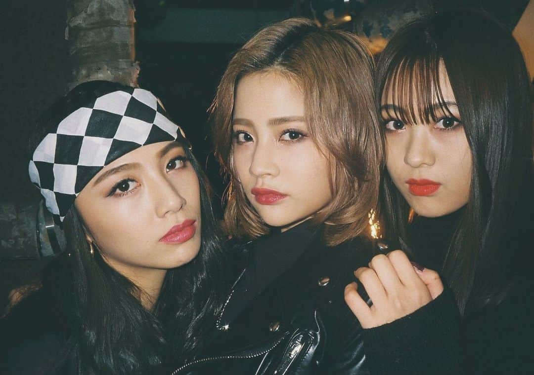 honoka のインスタグラム：「撮影のオフショット👼🏽❤️🏁 ひびちゃんのフィルムカメラで🙋🏻‍♀️ 誰が撮影してくれたんやったっけ🤔」