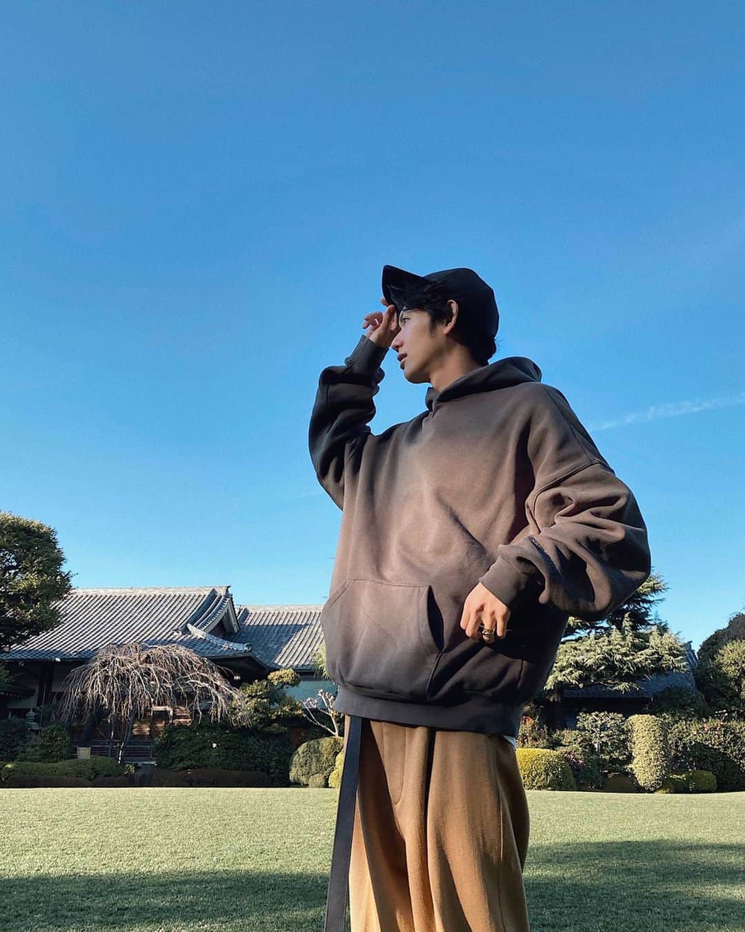 片山良平さんのインスタグラム写真 - (片山良平Instagram)「・ ・ ・ 晴天すぎ最高✨ #3人散歩 #暑すぎてアウター脱いだ  #dayoff  #明治記念館」2月12日 20時56分 - ryohei_katayama