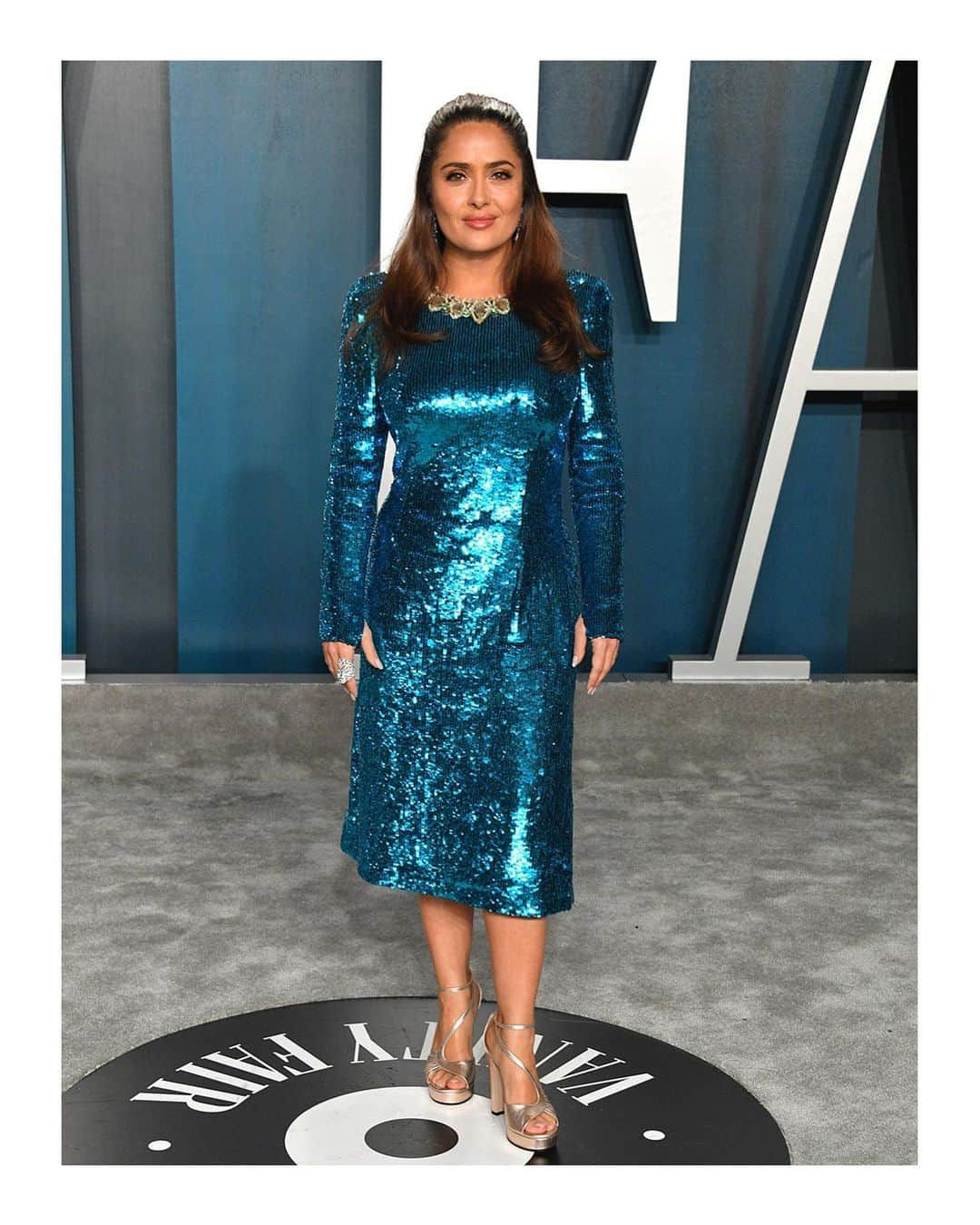 グッチさんのインスタグラム写真 - (グッチInstagram)「A guest at the #VFOscars party, @salmahayek Pinault wore a #GucciPreFall20 all-over sequin dress with crystal-embroidered collar, metallic sandals and #GucciHighJewelry earrings and a ring in white gold, opals, garnets and diamonds. #AlessandroMichele #Oscars @vanityfair @alessandro_michele」2月12日 21時01分 - gucci