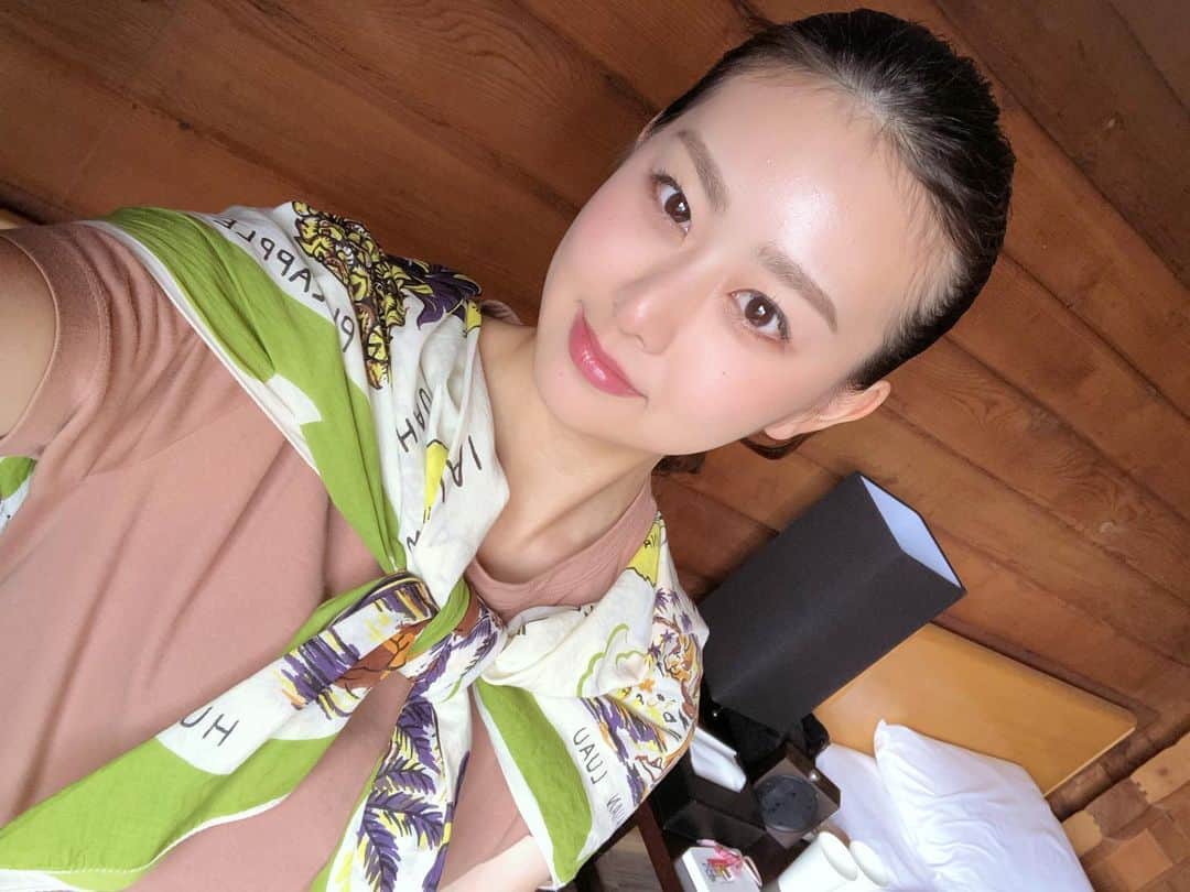 古城優奈さんのインスタグラム写真 - (古城優奈Instagram)「‪千葉県でロケ撮影でした❤️‬ ‪撮影終わりにヘアメイクのきのこさん‬ ‪モデルの岡野翔也くんと📸‬ ‪楽しかった〜〜🙌 #千葉県　#ロケ撮影  #ヘアメイク　#モデル　#ヘアアレンジ　#夏」2月12日 21時17分 - yuna_kojyo