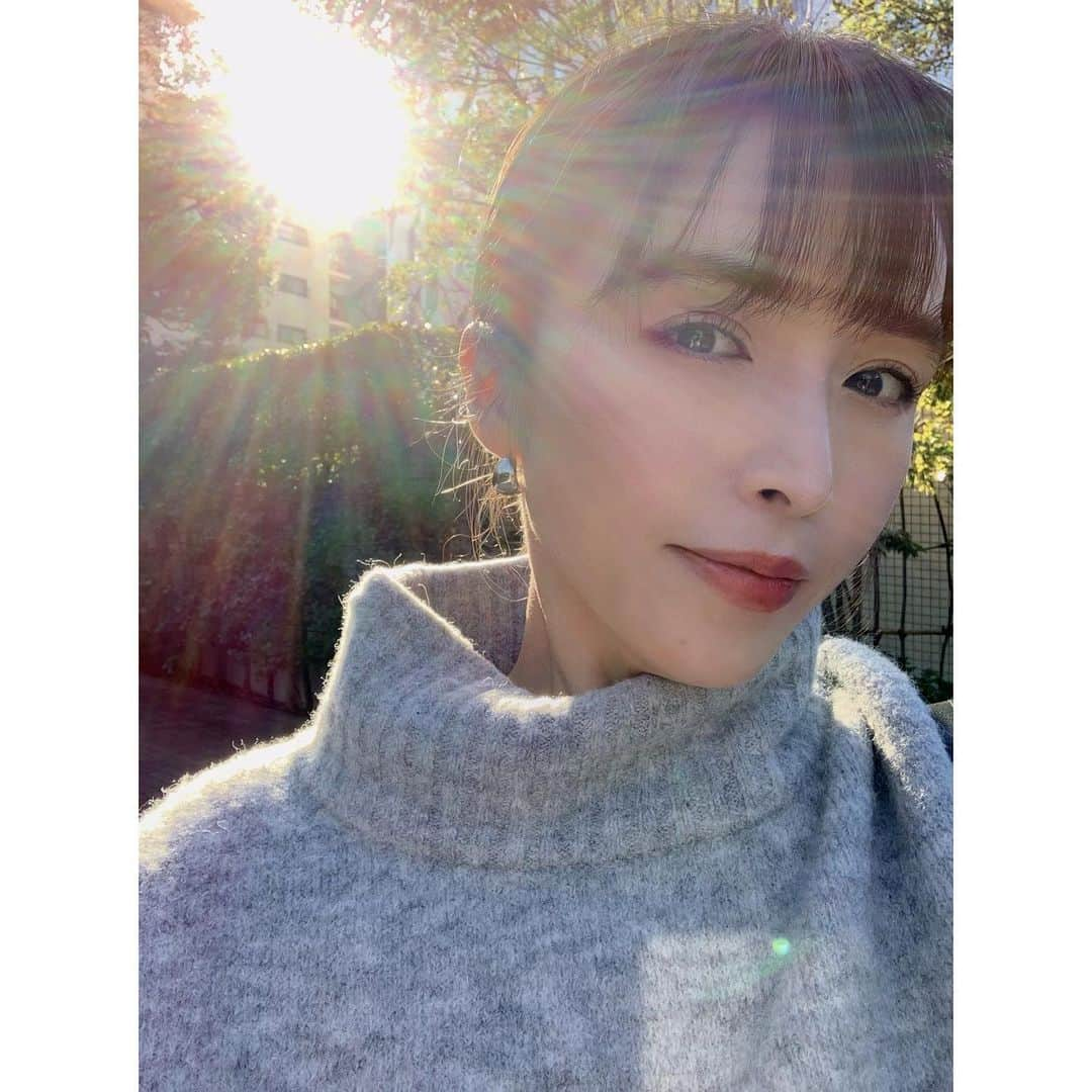 渡部いずみさんのインスタグラム写真 - (渡部いずみInstagram)「✨ ﻿ ﻿ 美容室はオアシス南青山🤲﻿ 行けて２ヶ月に１回の美容室、だけど﻿ 毎回、中野さんに褒められる髪質️‼️﻿ ﻿ 毎日の自宅メンテナンスの積み重ねに﻿ 勝るモノはないでしょう💛💛✨﻿ 美容は毎日がんばってる人が勝つ️‼️﻿ ﻿ 髪も肌と同じように﻿ 年齢を重ねれば質が劣る、﻿ だけど自宅で一手間やってる人、﻿ やってない人、﻿ 歴然🙌✨✨️‼️﻿ ﻿ ﻿ ﻿ ﻿ PINCHER®︎ヘアケアラインは﻿ ヘアオイルとシャンプー、コンディショナー﻿ があります🐬❗️﻿ ﻿ ﻿ まずはどれから？﻿ どれもオススメ‼️️‼️️しいて言うならば まずはヘアオイルから️‼️️‼️️‼️️‼️🤲✨﻿ ﻿ これ好きだったら﻿ シャンプー達も好きなはずです😆🙌✨﻿ ﻿ ﻿ ﻿ 独自の理論で開発した﻿ 全く他にない﻿ 髪一本一本を薄い擬似膜で﻿ コーティングして強くする﻿ 傷みがないから早く伸びる😆﻿ ﻿ PINCHER®︎high-class hair oil﻿ 騙されたと思って﻿ お試しいただきたいです🐬🐬🐬💕✨﻿ ﻿ ﻿ ✨﻿ ﻿ ﻿ ﻿ ﻿ ﻿ ﻿ ﻿ #PINCHER﻿ #ピンシャー﻿ #インスタ﻿ #インスタライブ﻿ #スキンケア﻿ #ヘアケア﻿ #beauty﻿ #一手間﻿ #美意識﻿ #美容﻿ #通販﻿ #楽天﻿ #yahoo﻿ #Amazon﻿ #自社モール﻿ #マルチクレンズ ﻿ #美肌﻿ #洗顔﻿ #クレンジング﻿ #楽天ランキング﻿ #楽天マラソン﻿ #ヘアオイル﻿ ﻿ ﻿ ✨﻿」2月12日 21時12分 - pincher__izumi