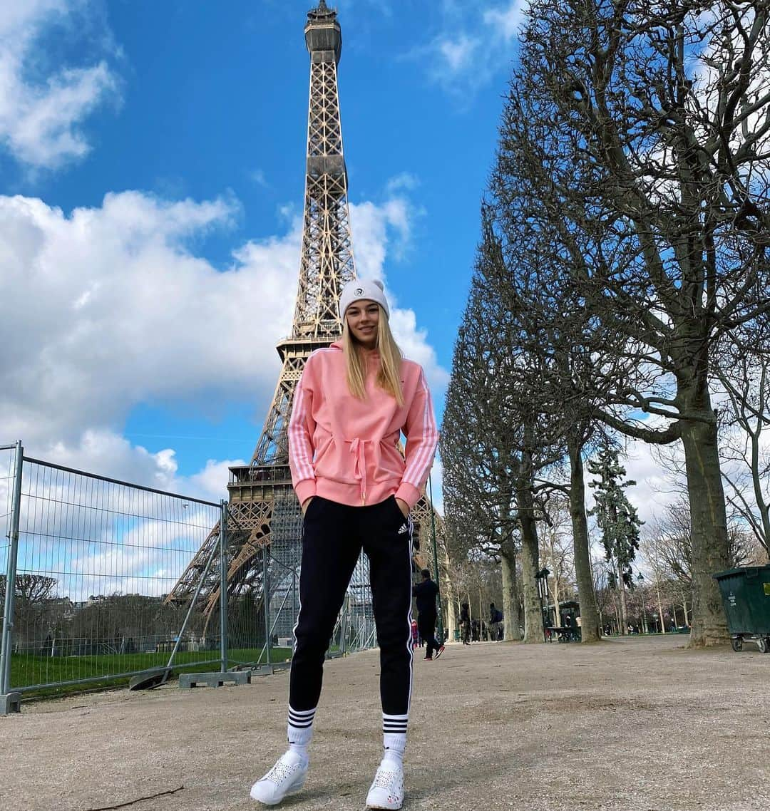 ダリア・ビロディドさんのインスタグラム写真 - (ダリア・ビロディドInstagram)「Always happy to visit Paris❤️🇫🇷🥰 magic city」2月12日 21時14分 - dariabilodid7