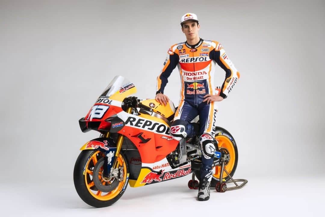 MotoGPさんのインスタグラム写真 - (MotoGPInstagram)「Presenting the 2020 @hrc_motogp line-up! 👊 2019 #Moto2 champion @alexmarquez73 joins reigning #MotoGP champion @marcmarquez93! 🏆🏆 #MM93 #AM73 #MotoGP #Motorsport #Motorcycle #Racing」2月12日 21時14分 - motogp