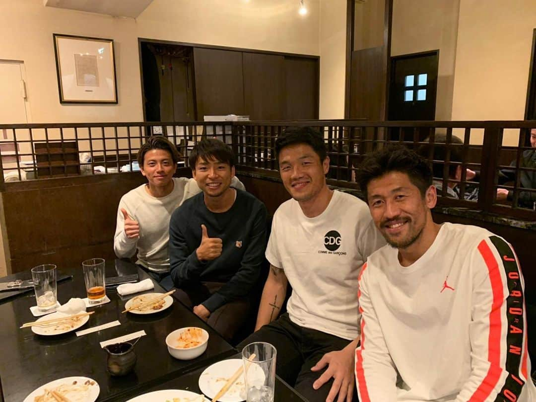 長谷川竜也のインスタグラム：「楽しい食事会でした✌️ 手前のイケメン兄やんも元気でした😘」