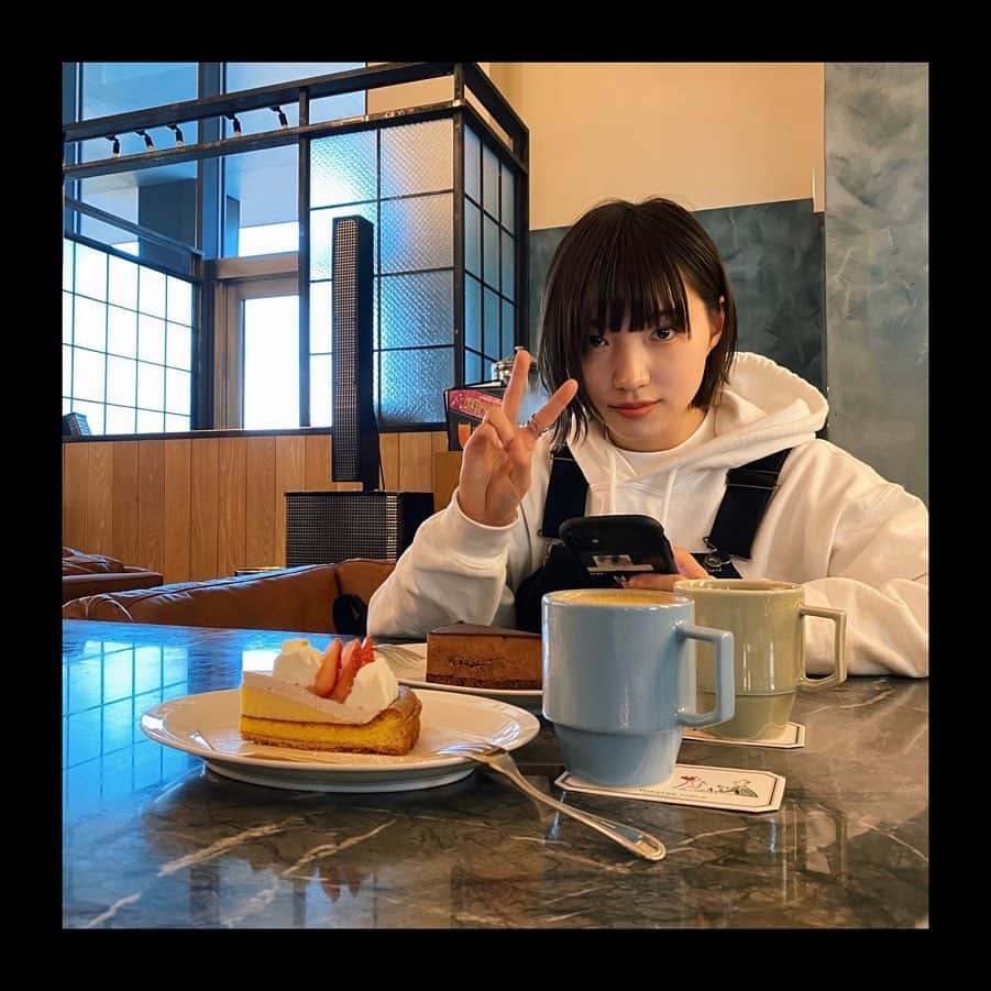 太田夢莉さんのインスタグラム写真 - (太田夢莉Instagram)「  オレンジピールが入ったお洒落な #チョコケーキ でした。🤤🍫🍰🍊 コーヒー×ケーキ至福すぎますね。☕️  あーーー #ケーキ食べたい いいいいい 無性にケーキが食べたくなる時ありませんか？ これなんなんでしょう。   #🍫 #🍰 #🍊」2月12日 21時23分 - yustagram12