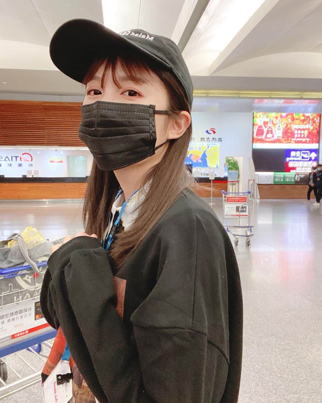 麻衣愛のインスタグラム：「台湾またすぐくるね🇹🇼✈️ ありがとう💕 . 谢谢你们💕 我想尽快来台湾!! . #台湾 #台湾女子 #taiwan #taiwangirl #taiwanlive #idol #taiwanidol」