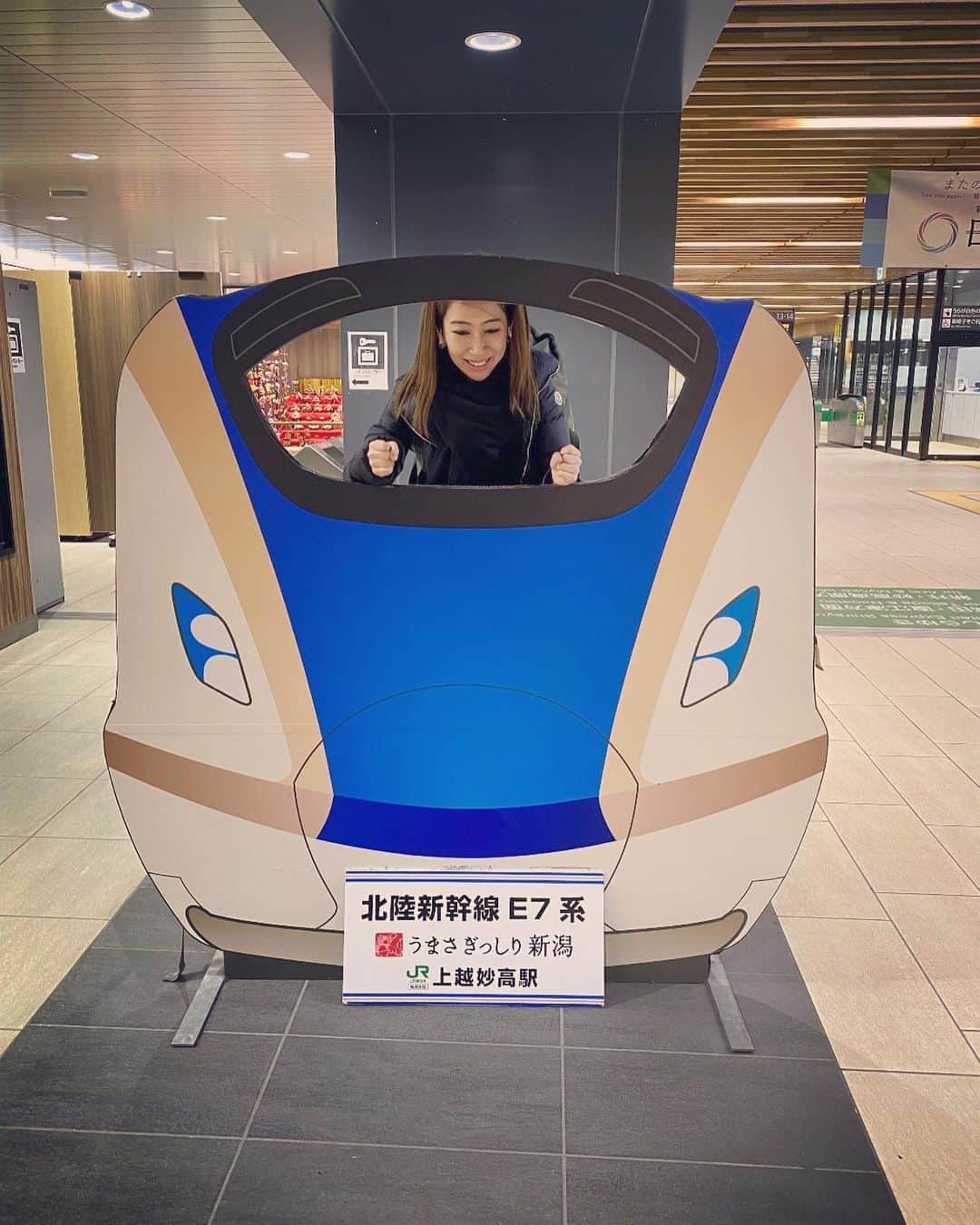 木嶋真優さんのインスタグラム写真 - (木嶋真優Instagram)「弾丸新潟旅行帰りには カツラーメン。 ネットで探して 地元の方に馴染み深い食堂ニューミサに 行ってみたよー🌈 チーズトッピング。 目が線になるほど ハッピーになるジャンキー具合。 旅行に行ったら 顔をやたらはめる。 べたでしょ。 でもべたであればあるほど 心がくすぐったくて ときにはいいよ！ 明日もみんなが笑顔で過ごせますように😌」2月12日 21時38分 - mayukishima