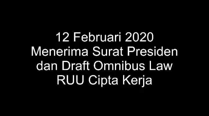 大槻ひびきのインスタグラム：「Sebagai Ketua DPR-RI, saya dan Wakil Ketua Bapak Aziz Syamsuddin dan Bapak Rachmat Gobel menerima Surat Presiden dan draft Omnibus Law RUU Cipta Kerja. . Draft ini terdiri dari 79 UU, 15 bab, dan 174 pasal yang akan dibahas di DPR-RI. . Kita akan bahas dengan transparan dan seluas mungkin menyerap aspirasi rakyat. . Saatnya bekerja 😊🇲🇨」
