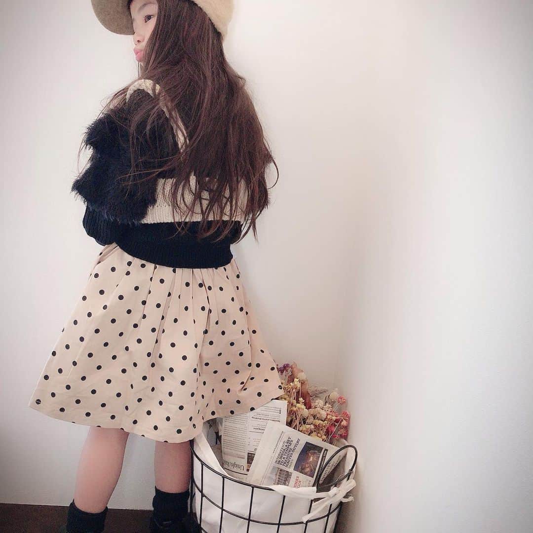 ♡KAO♡さんのインスタグラム写真 - (♡KAO♡Instagram)「❤︎ ： ： #おりんコーデ #rinchancode ♡♡♡ ： かっこつけてるねーwww ふふっ(〃艸〃) ブラウン×ベージュ2色のみでまとめてみた お気に入りコーデ♡♡ このスカートのシルエットが好きだ♥ : : ――――――――――――――――― インパンツ付きプリーツスカート ベージュドット ▹▸ @babychu2014 (#seraph) 6歳:115cm×19kg －着用サイズ120－ ――――――――――――――――― : : : : #babychu#べびちゅモデル#babychuモデル#べびちゅキッズコーデ #ig_kidsfashion #kidsfashion #親バカ #ig_oyabakabu #親バカ部 #娘 #6歳 #女の子 #インスタキッズ #ig_kids #mamanoko #ママリ #hugmug #コドモノ #キッズファッション #smarby #comona #キッセレ #ママタス #プチプラ #韓国子供服 #mamagirl #ママカメラ」2月12日 21時50分 - o0.don_tama.0o