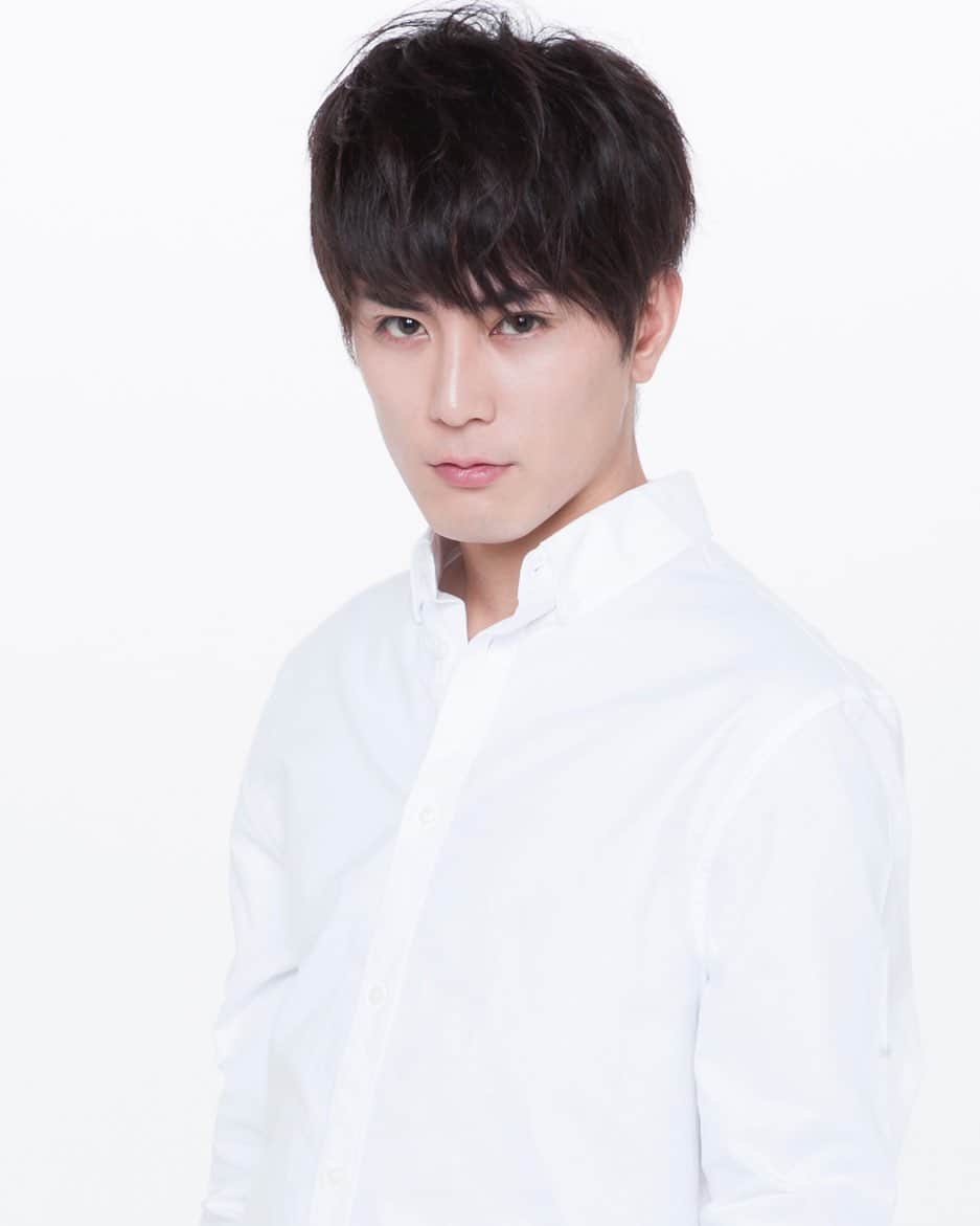 のインスタグラム：「明日の#ディアフレンズ ﻿﻿ 俳優・#間宮祥太朗 さんをお迎えします。﻿ 「#半分青い」での夢を追いかけるダメ夫や、アタックの﻿ CMでもお馴染み🌟﻿ 今は2本のドラマに出演！大忙しの間宮さん。﻿ 2月22日から公開の映画「#Red」では、どんな役！？﻿ 高校生役は何歳までできる？？﻿ 好きな音楽は？♬﻿ ﻿ 【#森永乳業 #CafeTalk】暮らしてみたい場所は？？﻿ どうぞお楽しみに♪ ﻿﻿ ﻿ #半分青い #アタック﻿ #僕はどこから #ハムラアキラ﻿ #夏帆 #妻夫木聡﻿ #柄本佑﻿ #三島有紀子 #島本理生﻿ #北海道 #美瑛﻿ #富良野 #四国﻿ #坂本美雨﻿ #全国38局ネット﻿ #tokyofm #JFN﻿ #今日のひとこと #全国38局ネット﻿﻿ #radiko #radikoタイムフリー」
