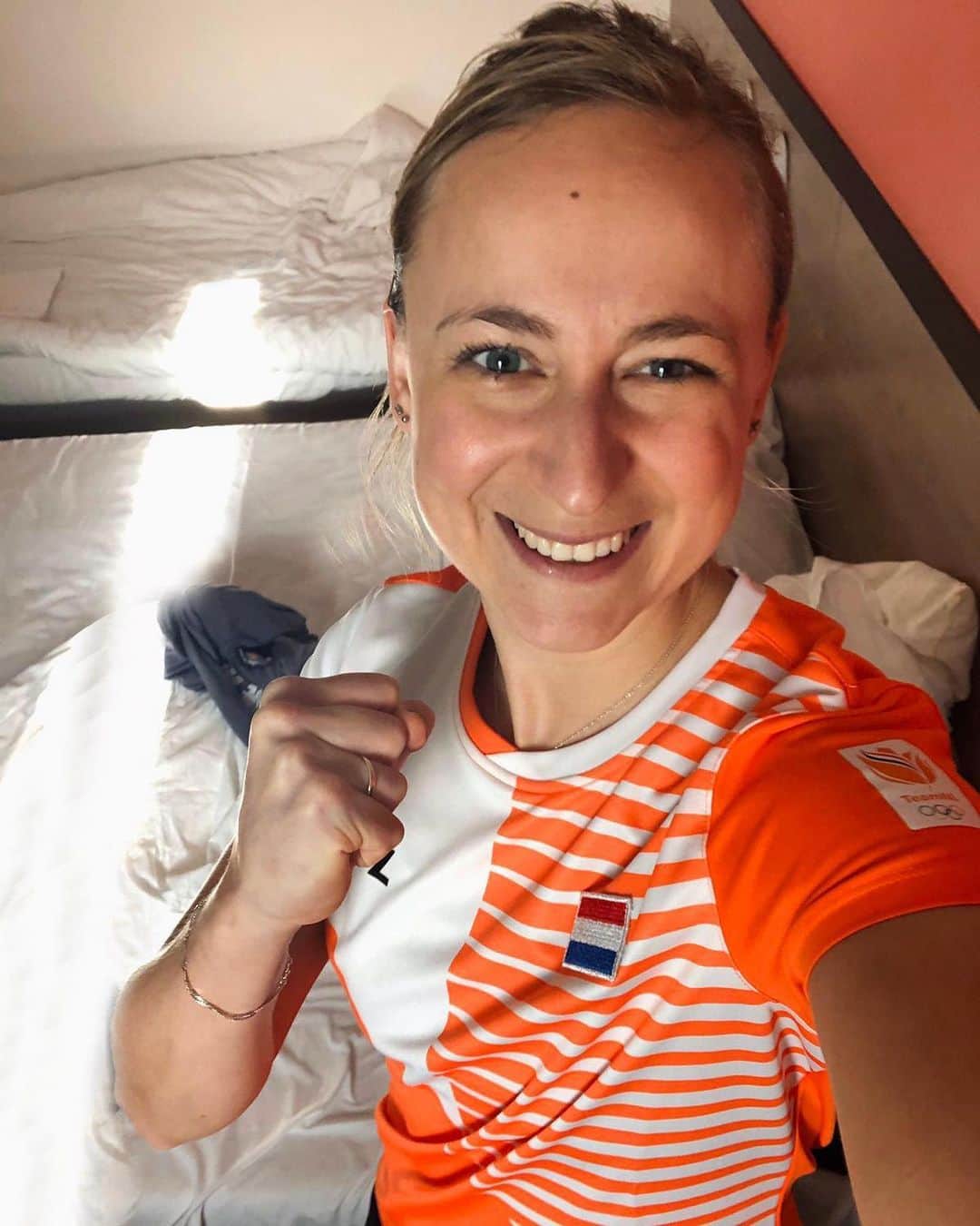セレーナ・ピークのインスタグラム：「New day, new chances for our Dutch squad as we are facing Estonia 🇪🇪 today. I’m ready to support the girls, lets go team 🤩🇳🇱 #EWTC2020 #lievin2020 #klapvee #teamnl #huphollandhup」