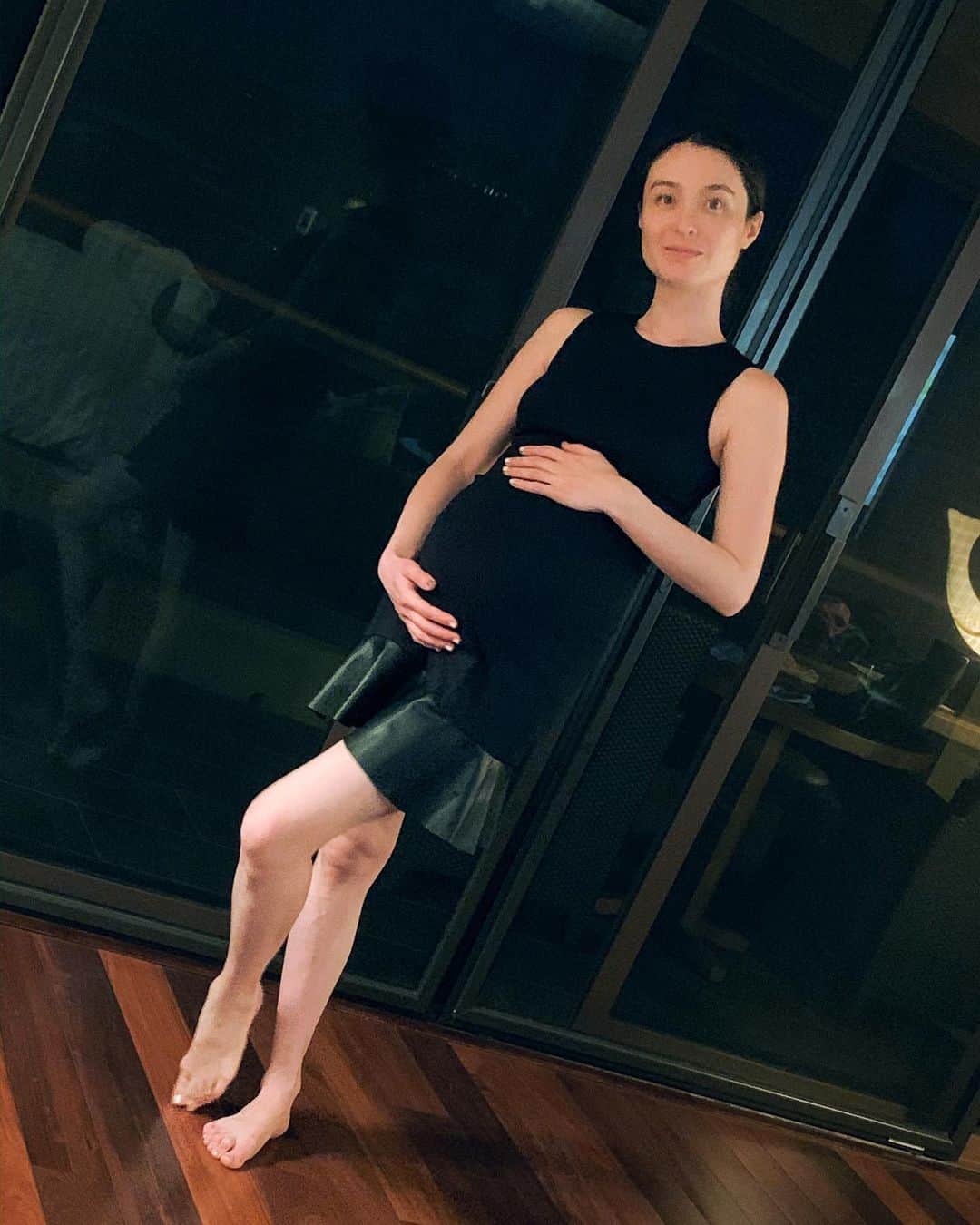 エミ・マイヤーのインスタグラム：「Baking right along... 🥧」