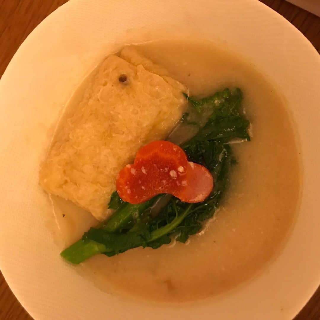 渡辺真起子さんのインスタグラム写真 - (渡辺真起子Instagram)「ねえさん、 にいさんの会。  麻生さんの 粕汁 お弁当。  なんとも優しい美味しさ。」2月12日 13時47分 - watanabe_makiko