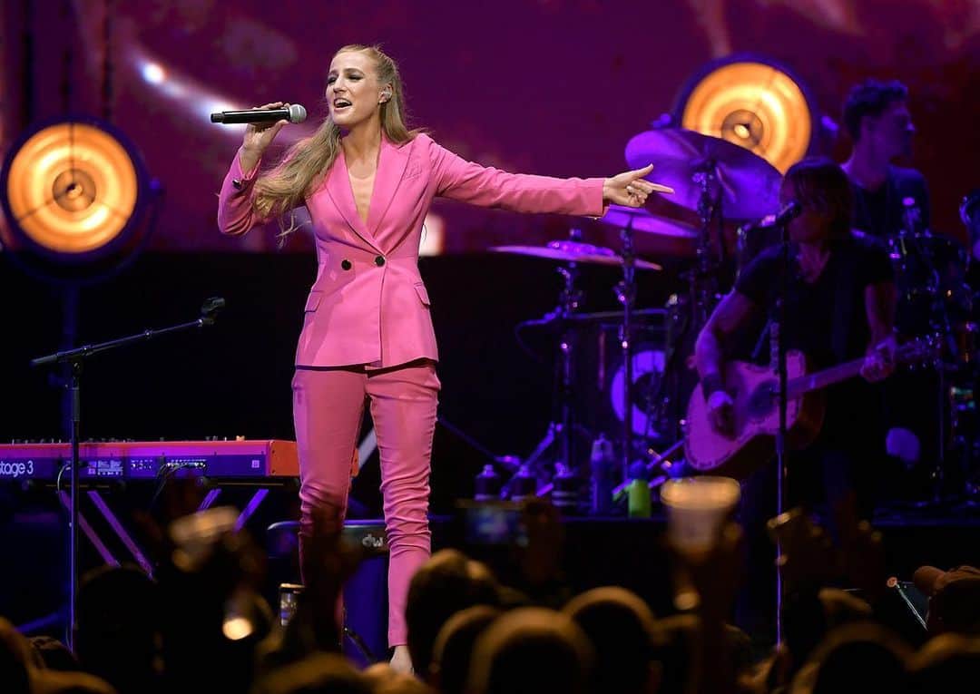 キース・アーバンのインスタグラム：「An awesome night celebrating music and the @officialcmhof. Thank you to all the artists and everyone who attended!  #AFTH7 📸 Jason Kempin and Terry Wyatt/Getty Images for the Country Music Hall of Fame and Museum」