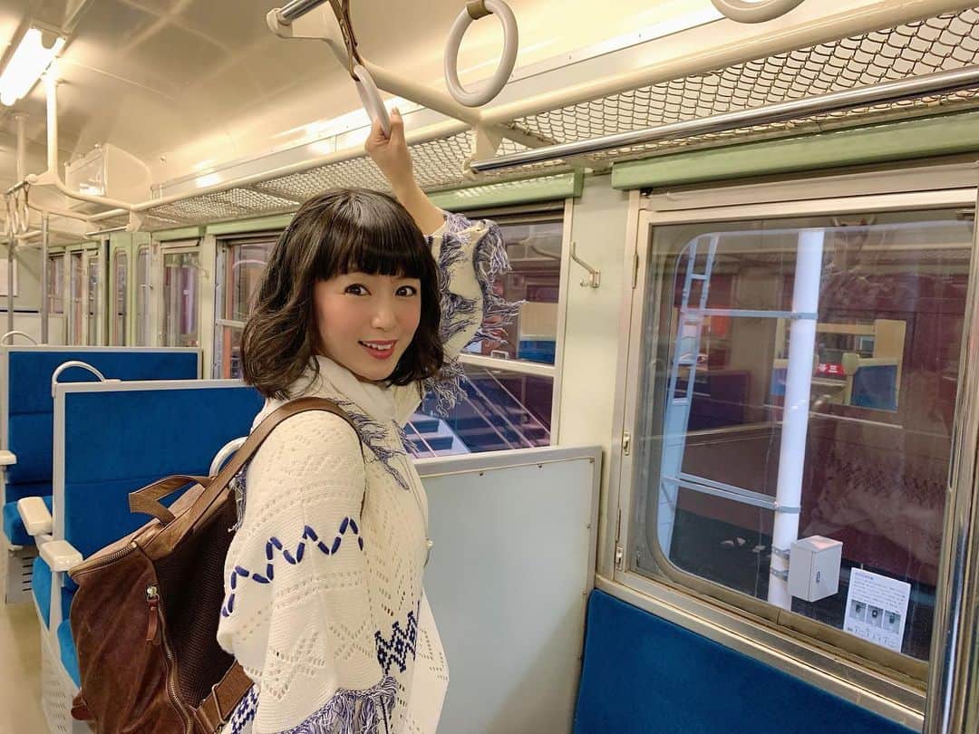 七海ななさんのインスタグラム写真 - (七海ななInstagram)「あ、こんにちは〜奇遇ですね〜🌸 もし電車であったらこんな感じなのかな笑。  #名古屋撮影会　#七海なな」2月12日 14時00分 - nana_nanaumi