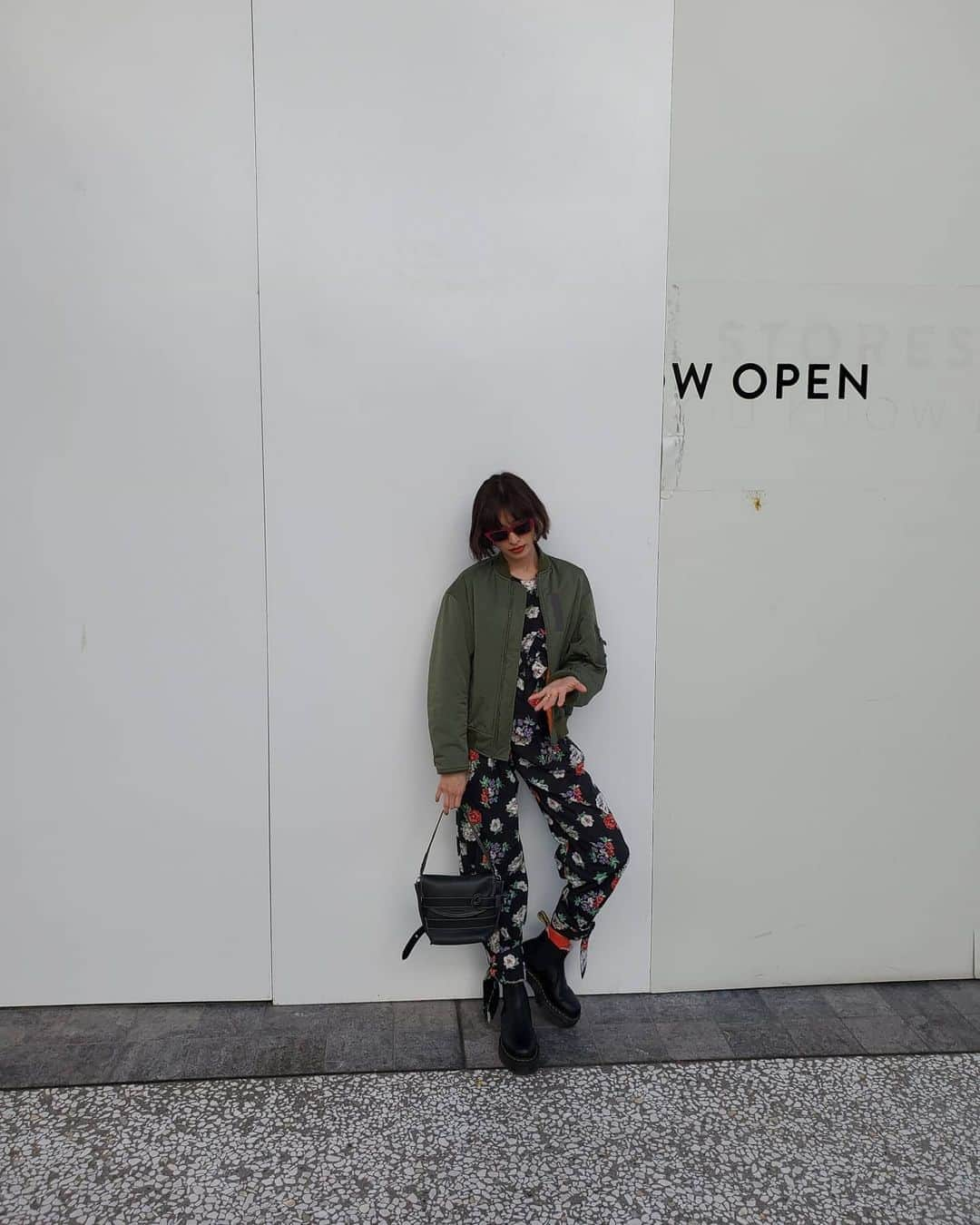 山田優さんのインスタグラム写真 - (山田優Instagram)「#yusoutfit  #outfit #私服  ZARAも着るんですね。とコメントがありましたが、ZARA大好きです🖤 よく着ます！  このセットアップもZARAです👌  #tops & #pants → #zara @zara  #bag → #jandmdavidson  @jandmdavidson  The Belt Bag モダンと懐かしさが共存する遊び心たっぷりのアイコンバック！ を合わせてみました❤️ #boots → #doctormartens @doctormartensstore  #jacket → #gvgv @gvgv_official  #sunglasses → #saintlaurent #ysl @ysl」2月12日 13時54分 - yu_yamada_