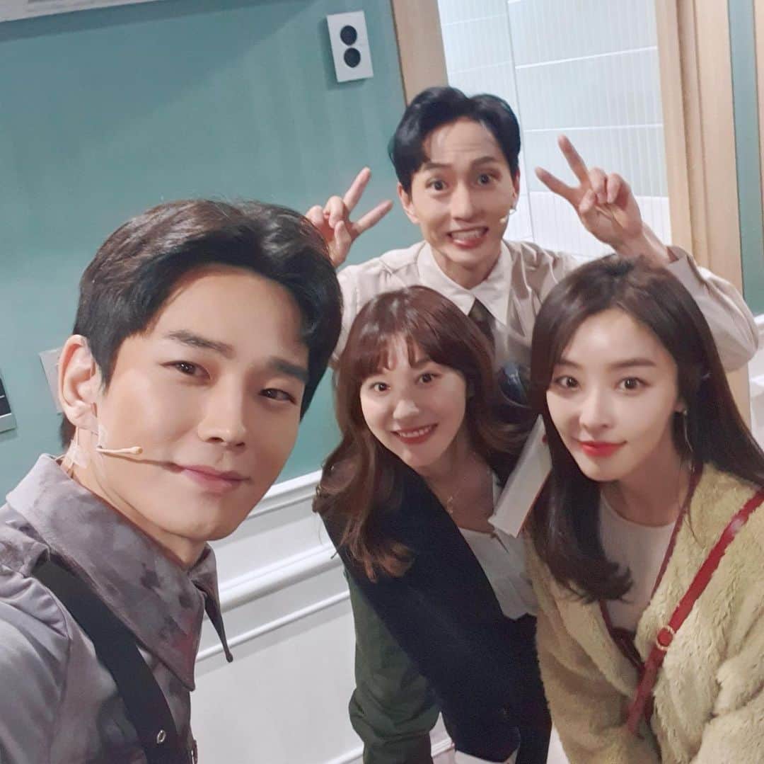 チョン・ユミのインスタグラム：「멋진공연 고마워요.👍 #여명의눈동자뮤지컬」