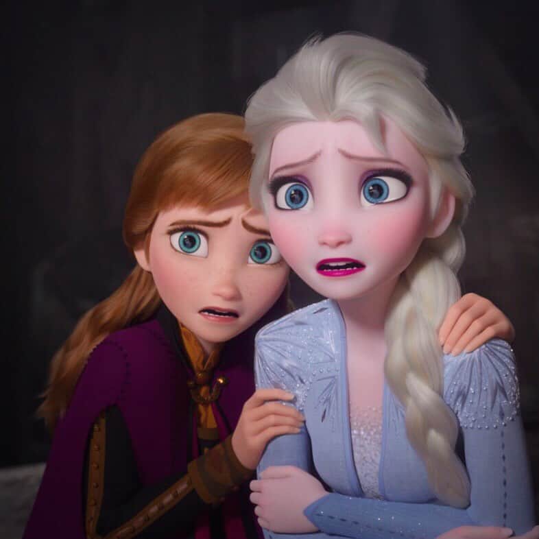 NARA YOUNさんのインスタグラム写真 - (NARA YOUNInstagram)「#FROZEN2 VOD has come out 🙂♥️ Sisters embracing each other as their worst nightmare comes to life ! Animated by my college friend Brian Scott and I in this section.  대학교 동창 애니메이터 브라이언과 같이 작업한 #엘사 #아나 충격의 장면. 충격적인 발견에 당돌한 아나 마저도 언니한테 기대는 장면입니다.」2月12日 14時25分 - oonaraoo