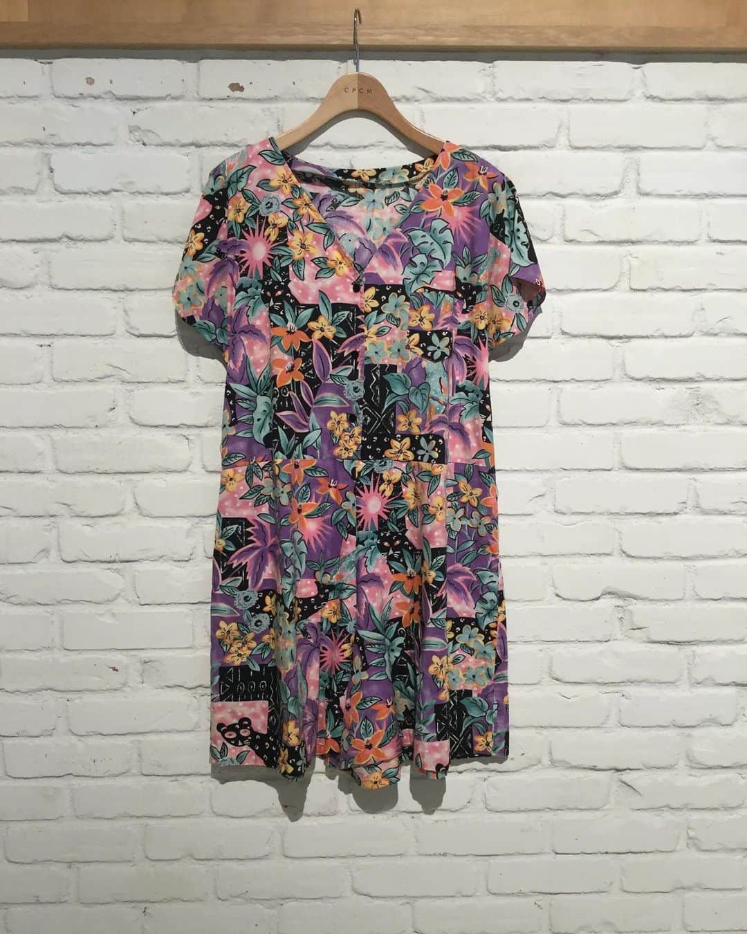 CPCMのインスタグラム：「. ヴィンテージ ワンピース (完売です) ¥15,000-(90%) →¥1,500-  Allアイテム90％となっています。 closing last saleです。 残すところあと５日となりました。  #vintage #vintagewear #ヴィンテージ #閉店セール #閉店 #closingsale #cpcm」