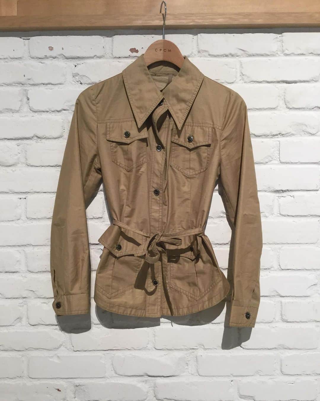 CPCMのインスタグラム：「. ヴィンテージ シャツ (完売です) ¥16,000-(90%) →¥1,600-  Allアイテム90％となっています。 closing last saleです。 残すところあと５日となりました。  #vintage #vintagewear #ヴィンテージ #閉店セール #閉店 #closingsale #cpcm」