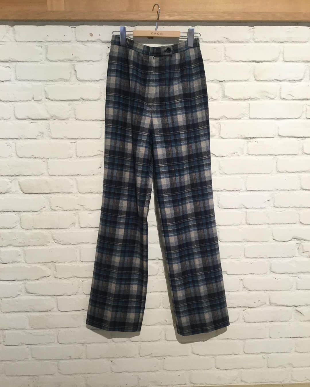 CPCMのインスタグラム：「. ヴィンテージ パンツ (完売です) ¥21,000-(90%) →¥2,100-  Allアイテム90％となっています。 closing last saleです。 残すところあと５日となりました。  #vintage #vintagewear #ヴィンテージ #閉店セール #閉店 #closingsale #cpcm」