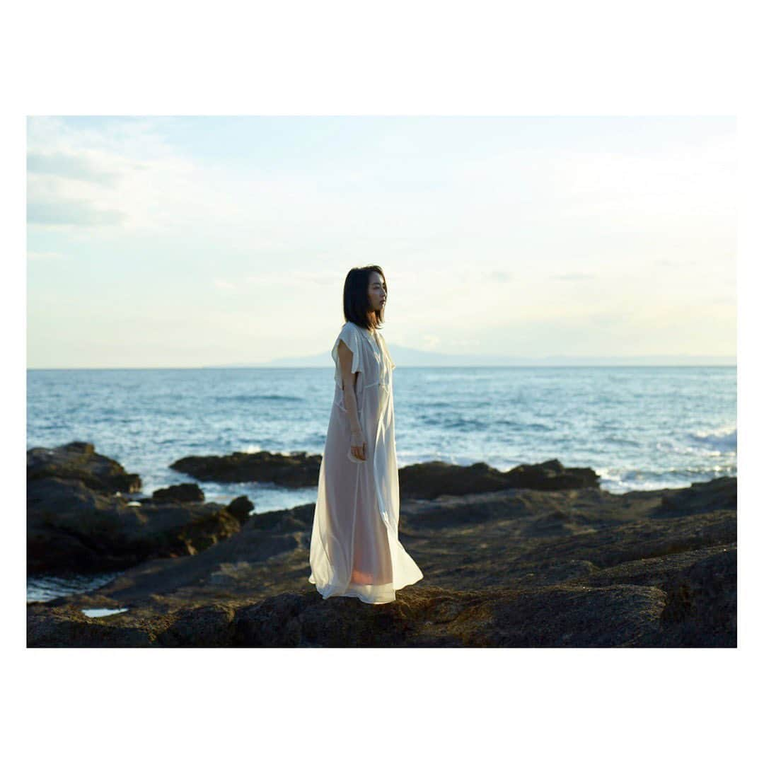 辻祐香さんのインスタグラム写真 - (辻祐香Instagram)「日本中の秘境に行きたい。  #portraitphotography #japaneseportrait #portraitjapan #seaside #sky #sunset #nature #beautifulworld #japanesenature  #ポートレート #壮大 #海辺 #空 #夕陽 #夕暮れ #大自然 #黒崎の鼻」2月12日 14時44分 - kanon_tsuji0819