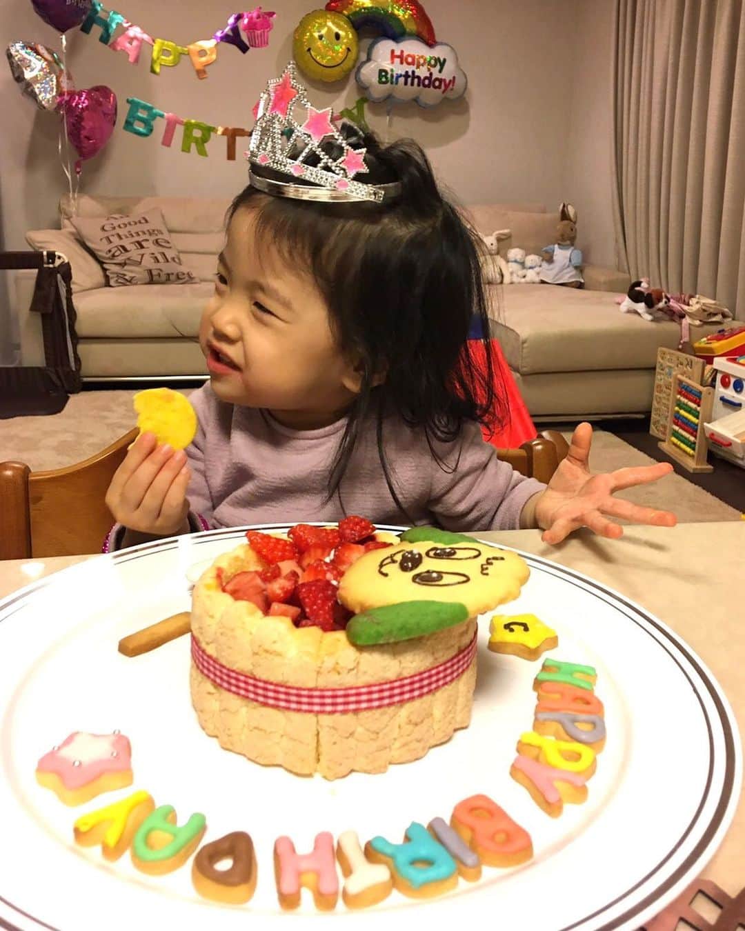 遠近由美子さんのインスタグラム写真 - (遠近由美子Instagram)「Happy birthday my princess ❤️ #bigsister  #twins #2yearsold」2月12日 14時46分 - yumiko_tochika