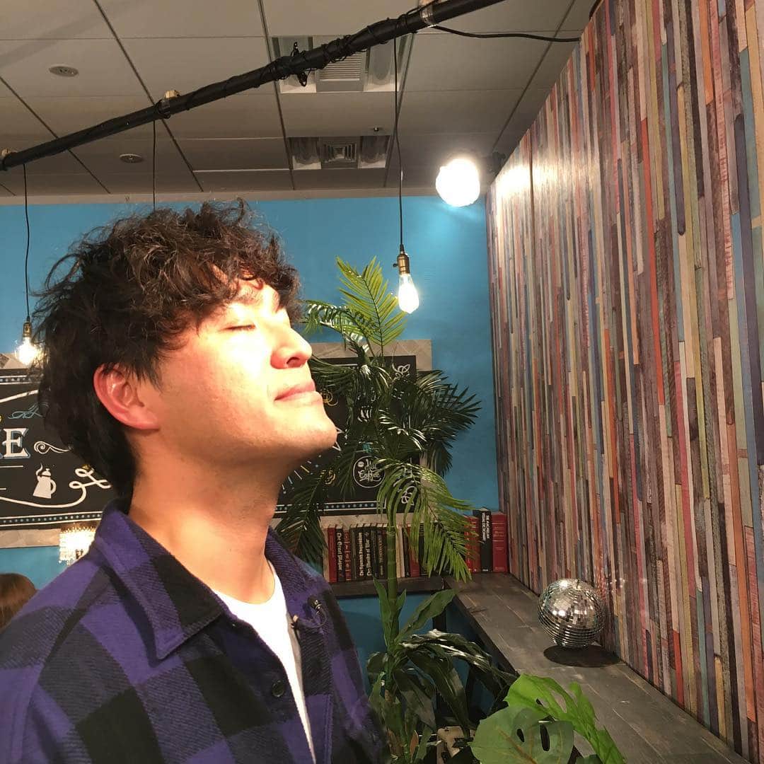 ISEKIのインスタグラム：「21日オンエア予定の音流さん企画  MC3人娘のタカハシマイさん 、荻野可鈴さん 、栗林藍希さんに あるテーマに沿って写真を撮っていただきました！ 3枚の中でどの写真が「いいね！」を1番多く獲得出来るか競っています！！ 気に入った写真に「いいね！」を押してください！ その結果は、2/21(金)27:15〜の「音流〜ONRYU〜」オンエアをお楽しみに〜！ 3枚目  #音流#オンスタグラム#ISEKI」