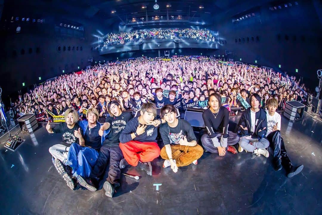 MY FIRST STORYさんのインスタグラム写真 - (MY FIRST STORYInstagram)「Thank You!! Giant Killing Vol.1!! Thank You!! THE ORAL CIGARETTES!! Photo by @takashi_konuma  #マイファス #オーラル」2月12日 15時17分 - myfirststoryofficial