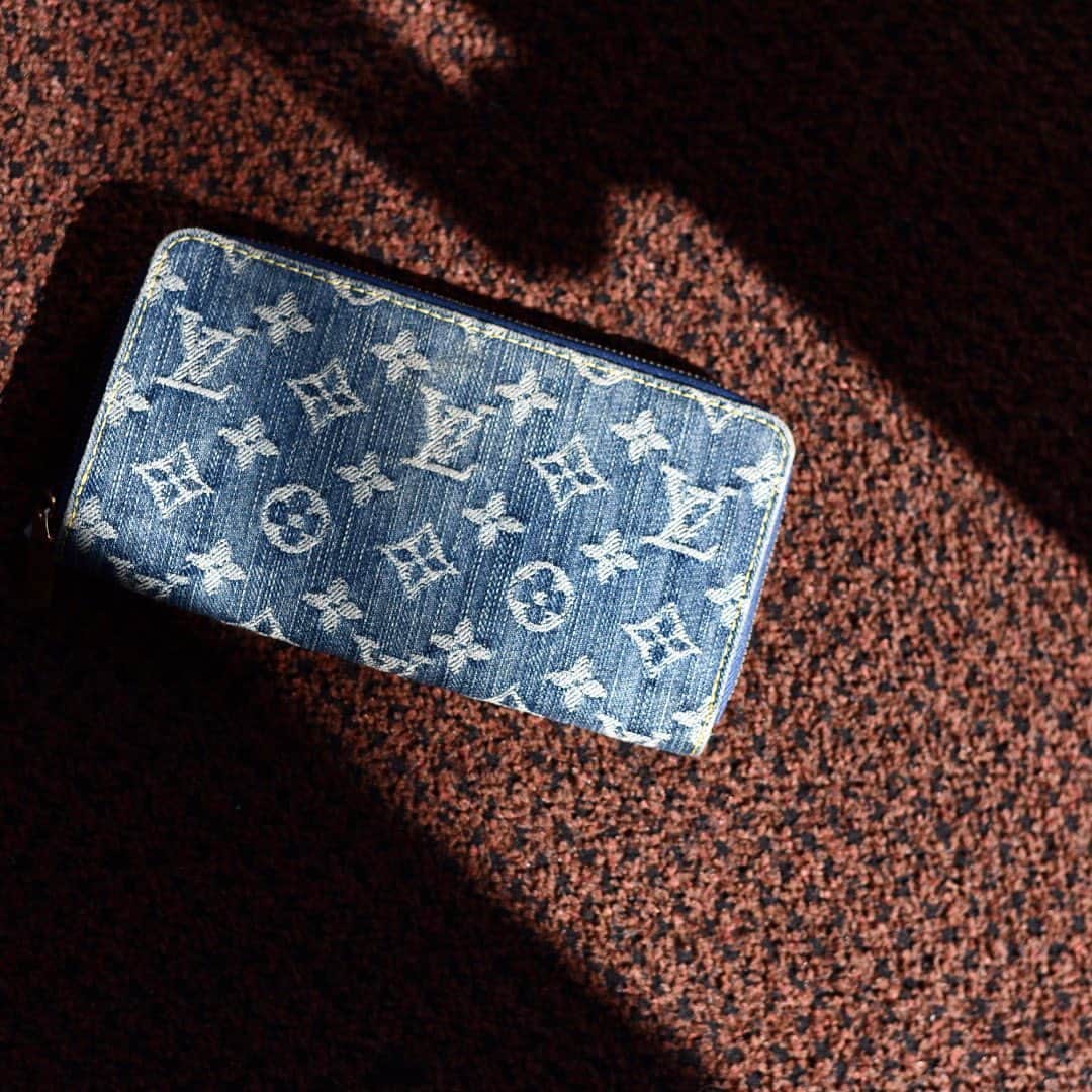 Vintage Brand Boutique AMOREさんのインスタグラム写真 - (Vintage Brand Boutique AMOREInstagram)「Louis Vuitton Denim Zippy Wallet.」2月12日 15時17分 - amore_tokyo