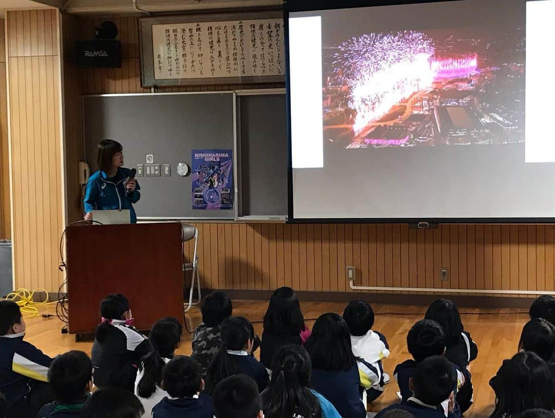 佐野優子さんのインスタグラム写真 - (佐野優子Instagram)「. 4週に渡りたつの市の小学校へ🏫 . 元気いっぱいな小学生達に混じって癒されて来ました😊 . ありがとうございました◟̆◞̆ ❁ . #たつの市 #小学校 #夢授業」2月12日 15時34分 - yuko12345