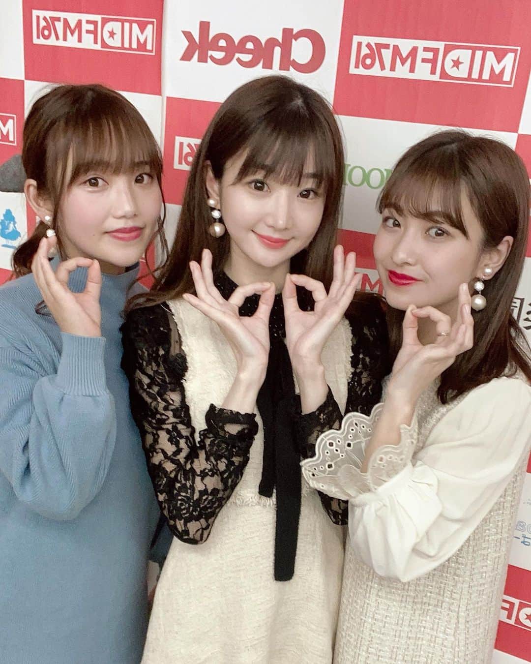 奈々子のインスタグラム：「毎週水曜 20：00〜20:30 MIDFM761 先月からスタートしました『6cmの6センチって何ミリ？』番組コーナー「教えて奈々子先生♡」にて、大好きな〝さつまいも〟にまつわる知恵袋や美容情報をお届けしてます♪ . . アプリからはリスラジで聴いて下さいね(^-^)/ 番組最後には @coco.madonna で使えるラジオクーポンも配信します♡ 今夜は生放送です~(≧▽≦) . . 写真は @6cm_idol ちゃんの6センチポーズ♪ 6cmちゃんお二人とも小顔ピアスお揃い♡♡♡ . . #ラジオ #midfm #n75jewelry #n75小顔ピアス」