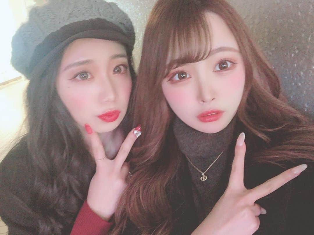 鳥海絢菜のインスタグラム：「・ もうすぐバレンタインだけどどうするって話をずっとしてた🍫💓 自分用に本当に欲しいものがあるから並ぶって決めてる♥️ ・ ・ そんな今日はお昼から片付けして掃除機かけてってしてたんだけどお天気の日って良いね😢💕 ・ ベネ本日出勤します( ˃ ˂ ) ・ #friends #fashion #shibuya #valentine #shinjuku #キャバ嬢 #キャバクラ #新宿 #歌舞伎町」
