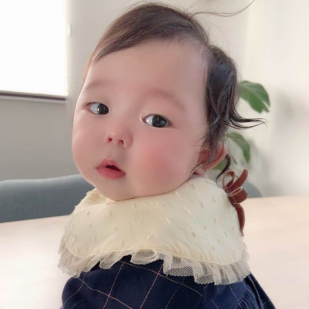 のインスタグラム：「女の子なので  お爺ちゃんお婆ちゃんがお雛様を送ってくれました^ ^  ありがとう 毎年飾ります✨  #お雛様 #久月  #久月雛人形  #人形の久月 #お人形のお顔がとっても綺麗」