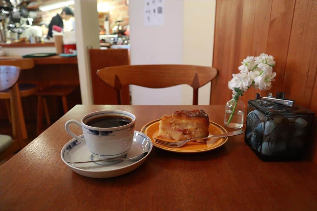 石井輝明さんのインスタグラム写真 - (石井輝明Instagram)「西永福。 今日は急遽ななまがりさんのトークライブ「ななしゃべり」に出させていただきます。 初瀬さんの代わりです。 是非大宮へ。  #jalkcoffee #cafe #coffee #カフェ #東京カフェ #西永福カフェ #カフェ芸人 #そして水曜日はカフェyoutubeの日です #初瀬さんは自宅療養なので観てほしいな #でも初瀬さんが観てもなんじゃいってなるだけよな #やっぱり初瀬さんは観ないでいい #初瀬さん以外みんな観てください #よろしくお願いします」2月12日 16時01分 - comandanteishii