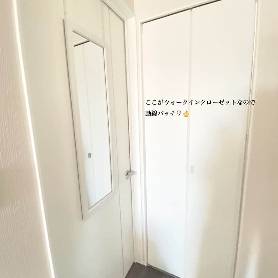 meguri.kさんのインスタグラム写真 - (meguri.kInstagram)「2階のウォークインクローゼット横の扉に掛けるタイプのミラーを設置しました♫ ・ 今まではごく一般的な スタンドミラーを使ってました。 でもね、脚元にホコリが溜まりやすくて…💦 ・ これに変えて掃除がとても楽になった！ ・ 見た目もスタイリッシュに♡ ・ ウォークインクローゼット内狭いし 2階の廊下も狭いけど この壁掛けタイプなら ミラー置く場所なくても 扉に掛けるだけで設置出来るのが魅力♡ ・ スペースの有効活用♫ ・ ちゃんと足元まで見れるよ◎ ・ 軽くて扱い易いし、飛散防止タイプのミラーだから万が一の時も安心◎ ・ 詳しくはブログをご覧ください😊 ・ 『こんなん欲しかった！ドアに掛ける全身ミラー！』ブログ更新しました！ ・ ・ 昨日は娘とリンクコーデでお出かけ🚗 主人は息子とリンクコーデ♡ ・ 工場見学とかあんまり行った事ないけど思いの外楽しめた♫🍻 ・ 『【家族でお出かけ】作りたて生ビールがタダで飲める⁈』ブログ更新しました！ ・ #ミラー#壁掛け#姿見#スタンドミラー#省スペース#鏡#北欧#インテリア#interior#モノトーン#整理整頓#整理収納#暮らし#くらし#暮らしを楽しむ#暮らしを整える#シンプルライフ#シンプルな暮らし#ナチュラルインテリア#日々の事#一条工務店#ismart #マイホーム#注文住宅#一戸建て#クローゼット#ootd#リンクコーデ」2月12日 16時08分 - meguri.k