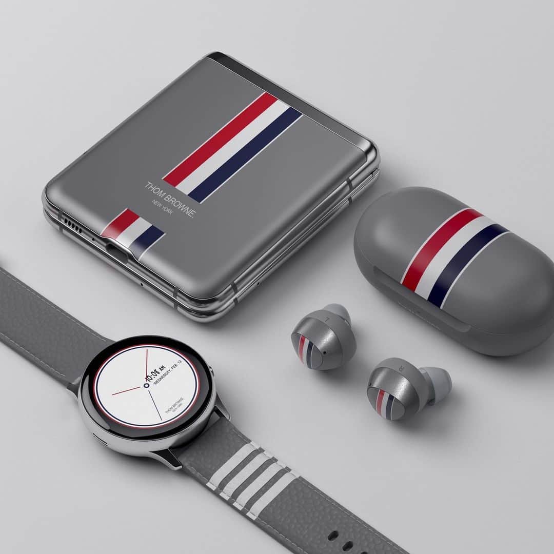 HYPEBEASTさんのインスタグラム写真 - (HYPEBEASTInstagram)「#hypebeasttech: @samsungmobile and @thombrowneny have unveiled their Galaxy Z Flip collaboration, along with a special edition pair of Galaxy Buds+ and a Galaxy Watch Active2. All three devices come with a clean pebble grey exterior and feature Thom Browne’s iconic red, white and navy stripe motif, as well as its logo. Preorders will begin on February 14 on Samsung and Thom Browne‘s websites, and the official launch will be sometime this March.⁠⠀ Photo: Samsung」2月12日 16時23分 - hypebeast
