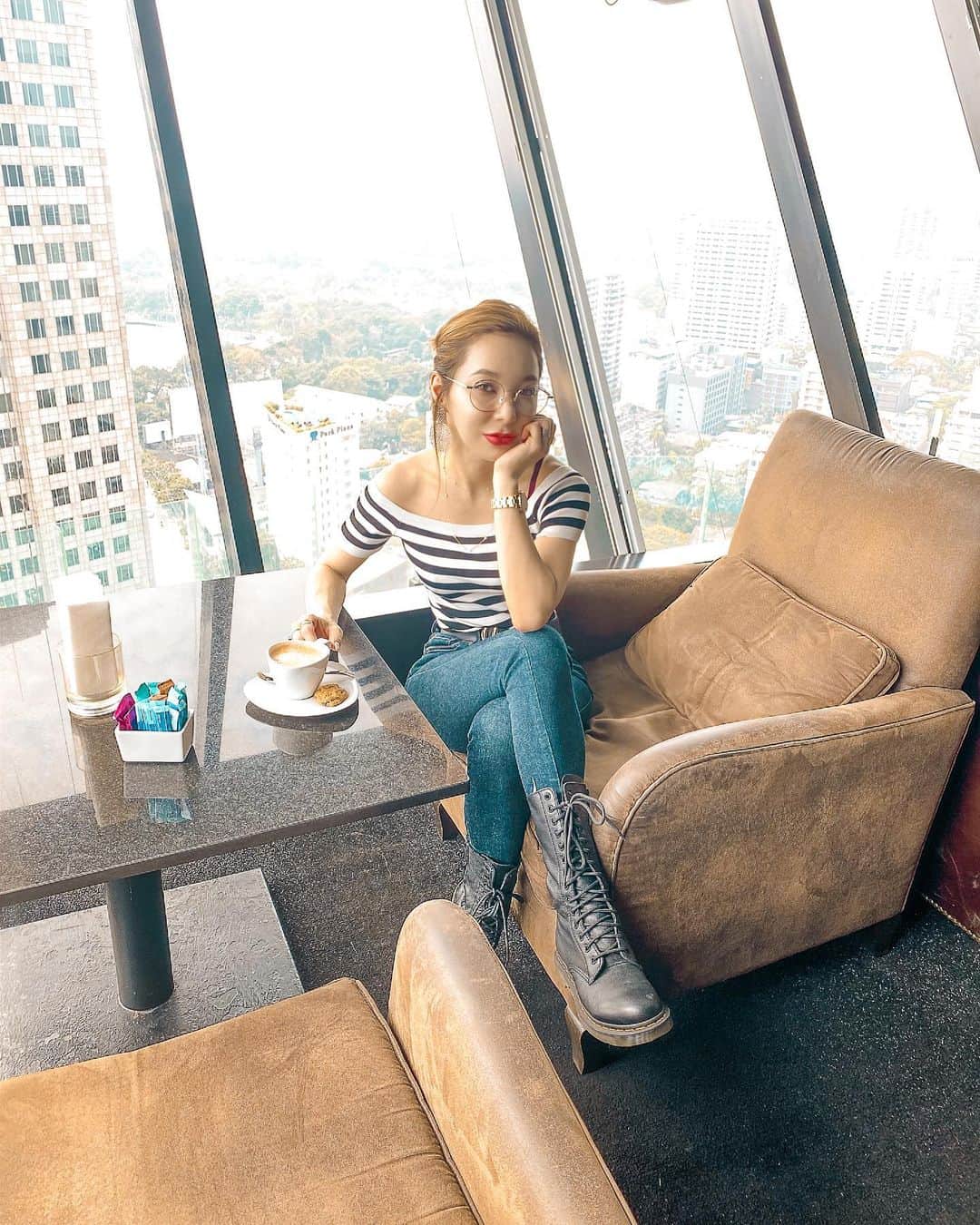 Gabrielaさんのインスタグラム写真 - (GabrielaInstagram)「Bangkok trip . 今回泊まったホテルも良き！ ラウンジにスイーツ食べ放題システムがあって、 最高！ Thank you!😉 . E o hotel foi ótimo também.. Com bufê de sobremesa no lounge.. 😋 . . .  #travel #vacation #thailand #off #タイ旅　#令子旅行　#タイ　#pool #summer #piscina #verao #プール　#コーデ　#ootd #lookdodia #ferias #プールコーデ」2月12日 16時34分 - rkgabriela