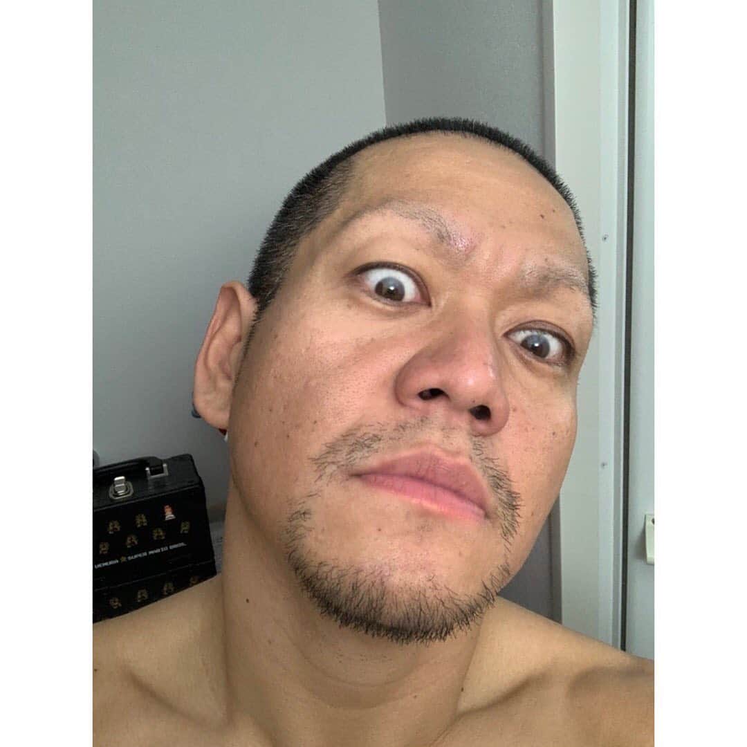 マキシマム ザ ホルモンのインスタグラム：「皆様御無沙汰御免及迷惑心配対謝罪_我身体復活完了_三月二十一日幕張開催<猟奇覆面音楽集団祭>_我々麺固濃厚演唱予定忠実決行_『空腹誇』初披露準備_胸躍待機求希望_尾芽子🤘by歌六弦担当最大限亮君 (訳:みんなごめんオメコ。復活したからノットフェスぶちかますで。ロケンロー🤘)」