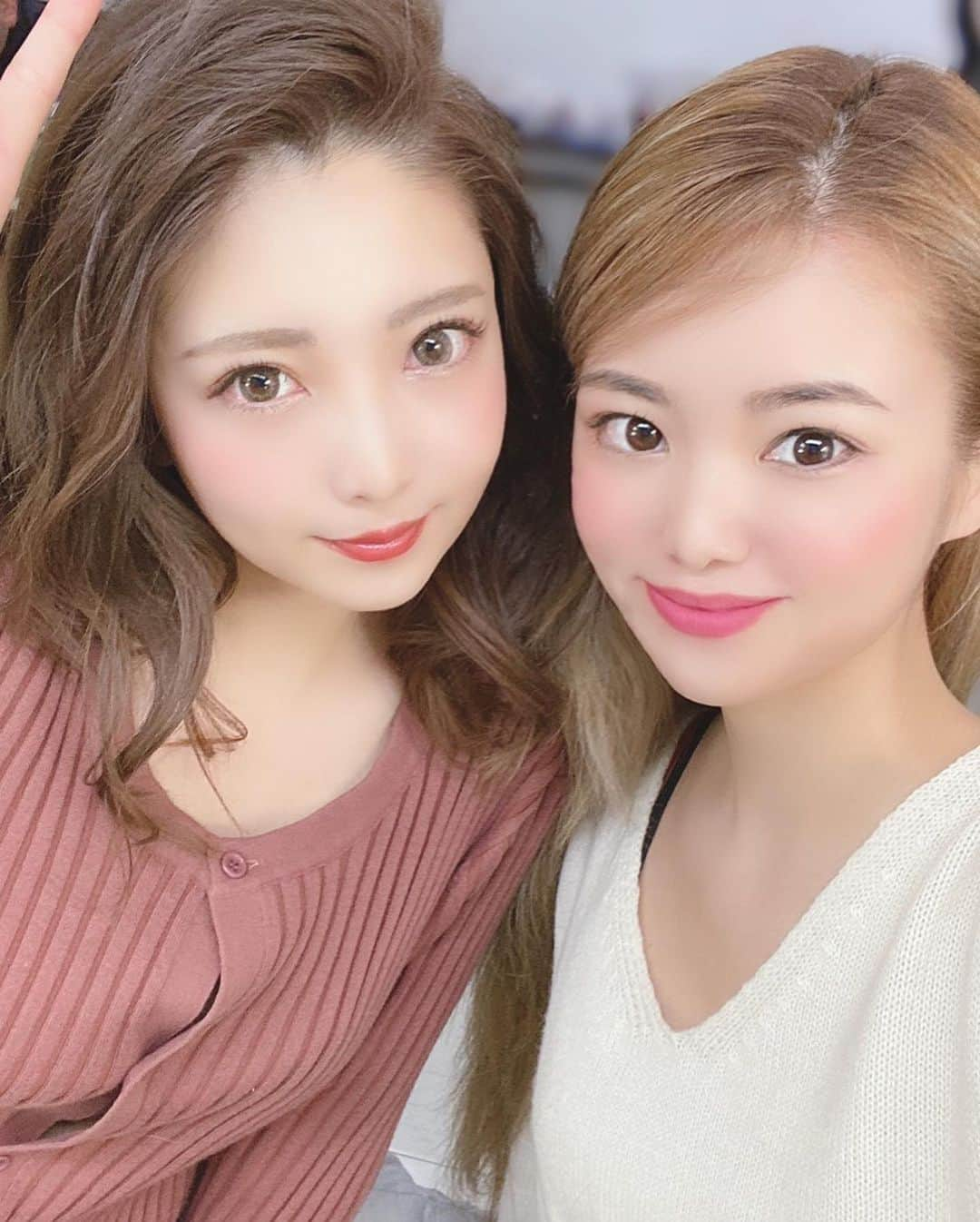 本谷紗己さんのインスタグラム写真 - (本谷紗己Instagram)「もう7、8年お世話になっている @sankei_official  三恵さんの撮影📸 ヘアメイクはずーっと　 @memi_arrange さん💄  楽天総合1位✨✨の お店です🧸🌸 今こそ必要なもこもこルームウェア🥰 かわいかったあ〜😆❣️ #ヘアメイク　#メイクアップ #撮影　#ヘアアレンジ　#アップヘア　#ルームウェア　#アレンジ　#巻き髪  #お団子ヘア」2月12日 16時43分 - sappyon38