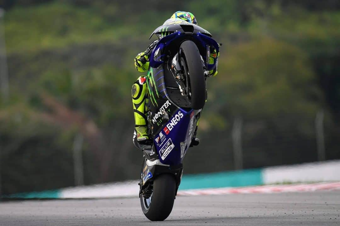 MotoGPさんのインスタグラム写真 - (MotoGPInstagram)「Happy #WheelieWednesday with @valeyellow46 showing us how it's done at the #SepangTest! 😎 #MotoGP #Motorcycle #Racing #Motorsport #Wheelie」2月12日 17時01分 - motogp