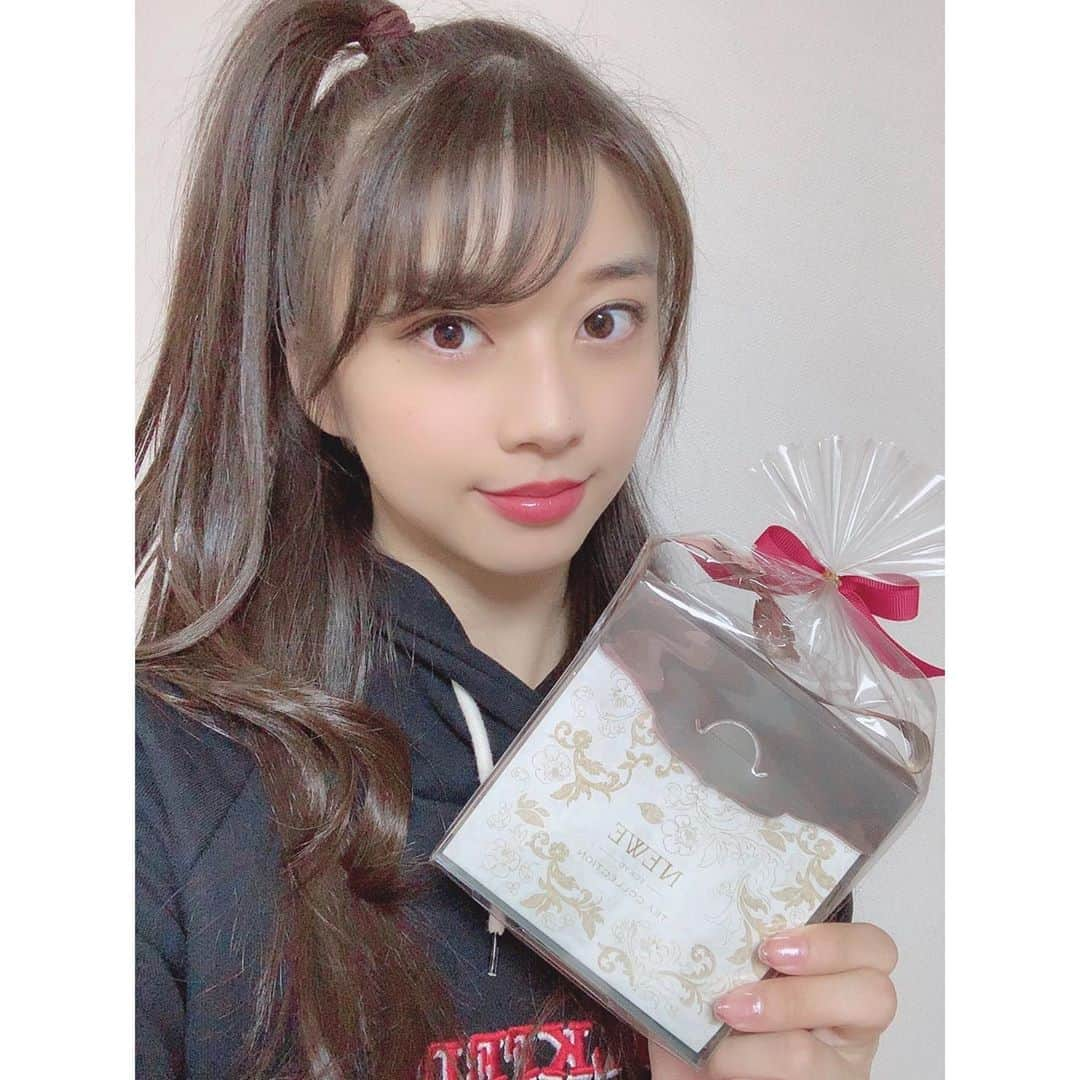 牧野真莉愛さんのインスタグラム写真 - (牧野真莉愛Instagram)「♡ ♡ プレゼント🎁 とってもサンキューです❣️❣️❣️ ・ 妹になってほしいくらいだいすき🐰💗 ※お手紙＆メッセージカード何度も読みました💕 ・ ファイターズ讃歌を発声練習に取り入れ、🎵Baby Shark🎵を新たに追加⚾️ ※とってもありがとうございます🦈 ・ ベビーちゃま誕生✨おめでとうございます🎈💝 ※お誕生日🎂自分と近くて、まりあとっても嬉しいです🎀 ♡ ♡  #モーニング娘20 #morningmusume20」2月12日 22時28分 - maria_makino.official