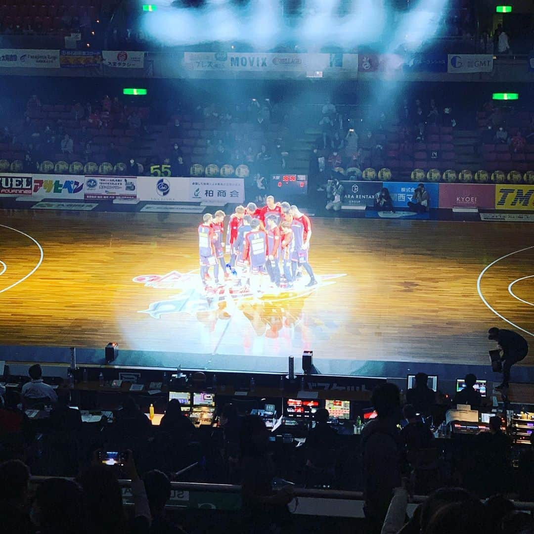 山内晶大さんのインスタグラム写真 - (山内晶大Instagram)「. . . Bリーグ観戦🏀 . . 大阪エヴェッサvs琉球ゴールデンキングス . 熱い試合でした🔥 . . &ベリーグッドマン特別ライブ . . #大阪エヴェッサ #ベリーグッドマン」2月12日 22時33分 - akihiroooo1130