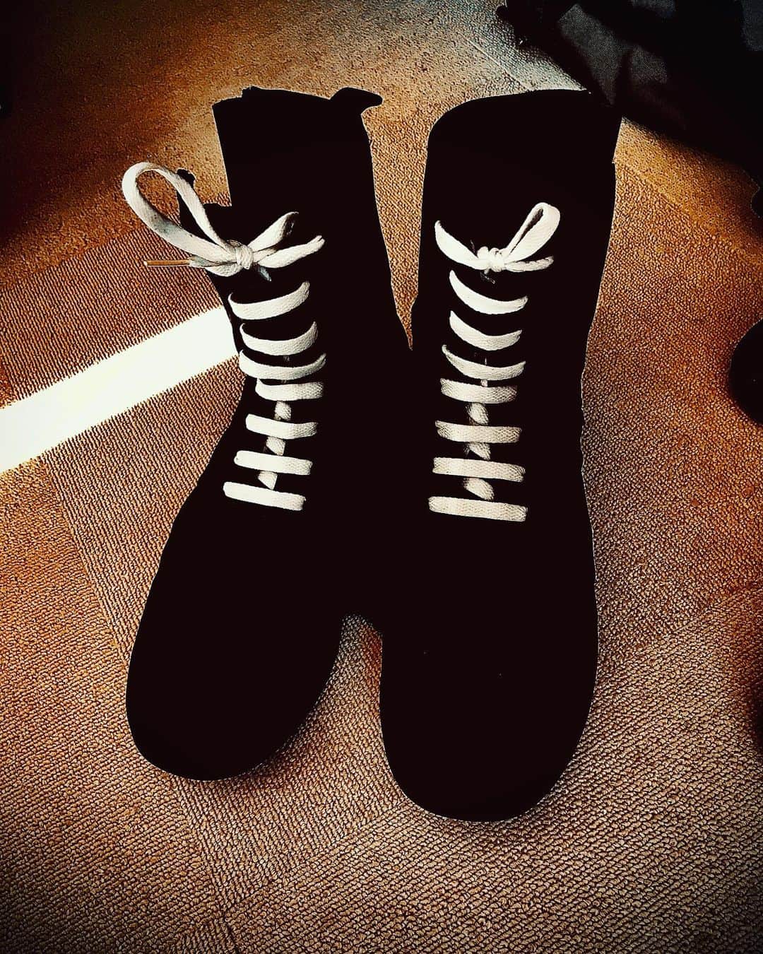 三原康可さんのインスタグラム写真 - (三原康可Instagram)「I think boots are Rock and roll  #三原康可」2月12日 22時35分 - mihara.yasunori