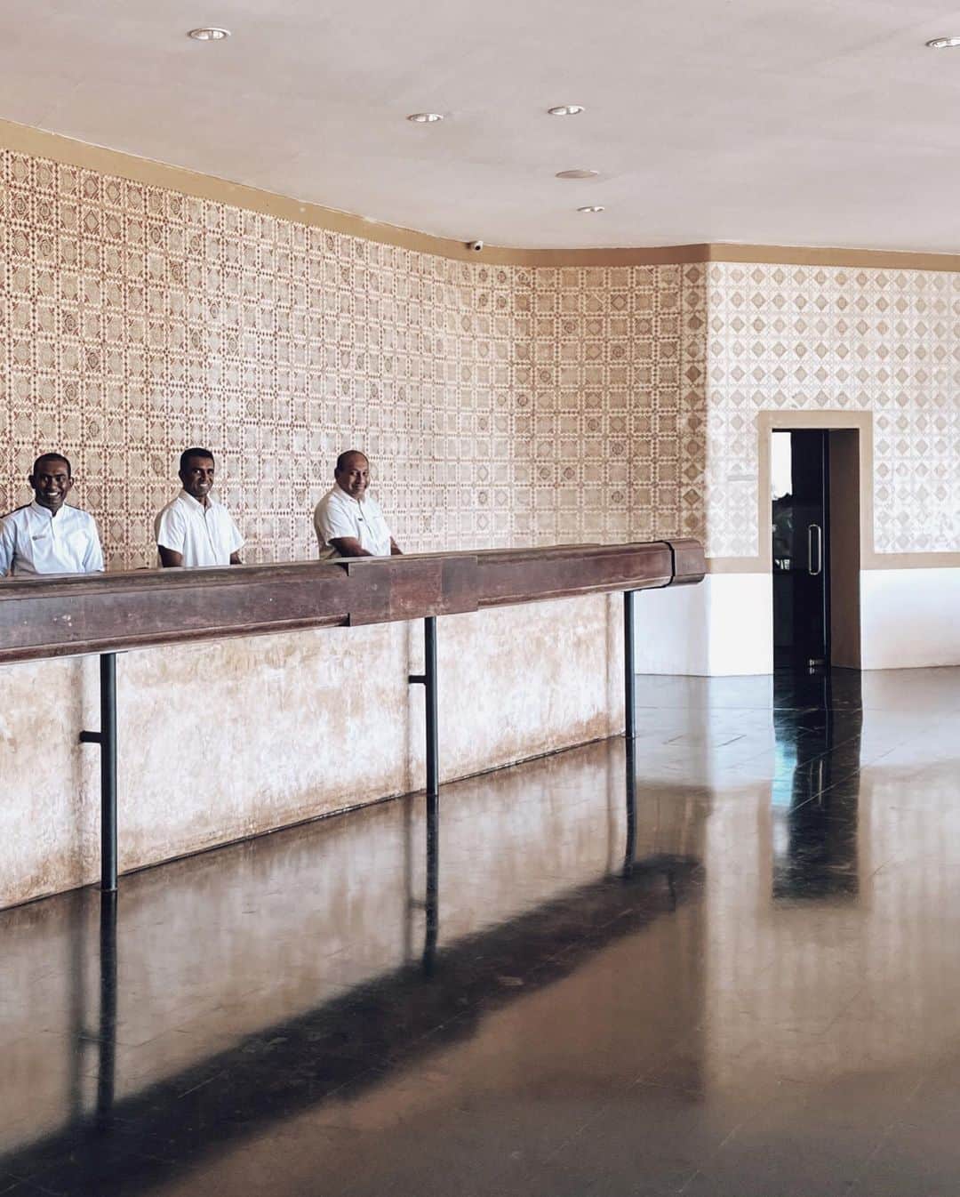 三浦大地さんのインスタグラム写真 - (三浦大地Instagram)「Heritance Kandalama @heritancehotelsandresorts  建築家Geoffrey bawaが手掛けたホテル。  自然と一体。  #geoffreybawa #srilanka #hotel #heritancekandalama #大地球散歩」2月12日 17時08分 - daichi_1127