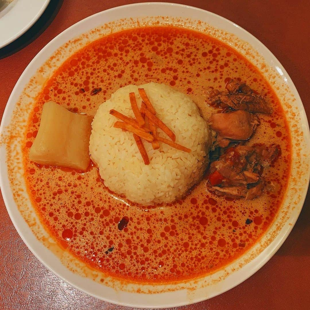 神志那結衣さんのインスタグラム写真 - (神志那結衣Instagram)「スリランカカレー🍛🇱🇰 辛い！辛い！辛い！ムリ！けど美味しいぃぃ！ のエンドレス♡ 辛すぎて 汗でペーパーフキン5枚使いました🥵 （両隣の人、更に辛めで注文しててドMなのかなと思ったよ🥵🥵） #スリランカカレー #カレー　#カレーライス　#グルメ　#curryrice #ツナパハ　#lunch #ランチ　#孤独のグルメ」2月12日 17時21分 - jiina27