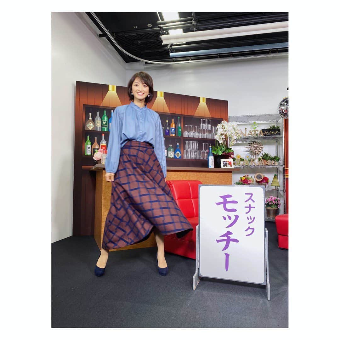 望月理恵さんのインスタグラム写真 - (望月理恵Instagram)「今日はスナックモッチーロケ❣️ ゲストの皆さま、 可愛かった〜✨✨ スカートの揺れを出してみました。」2月12日 17時14分 - mochiee28