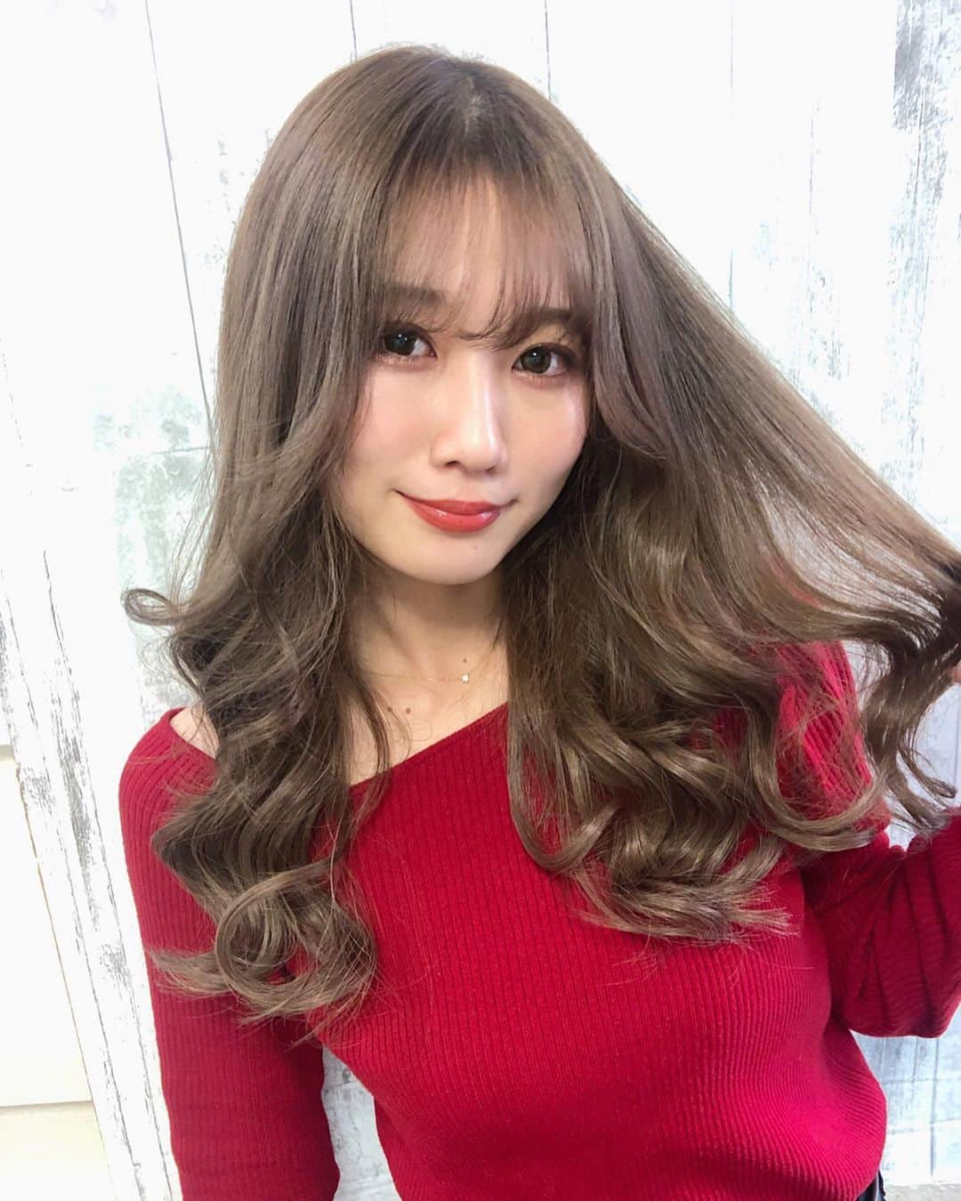 水越愛華さんのインスタグラム写真 - (水越愛華Instagram)「結局またロングに戻した！ 今回地毛は染めてないのに こんなに馴染んでるすごい！  #ankhcross #ロアエクステジョーカー  @masarusaito0  よくシールエクステ洗えますか？ って聞かれますが 全然洗えますよ🙆‍♀️💗」2月12日 17時16分 - iamemika21