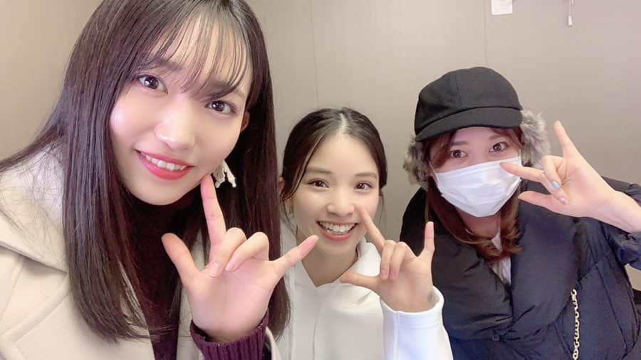 仮谷せいらのインスタグラム：「旭川に大好きな2人が 会いに来てくれました😢💕 久々に会っても変わらない なんて言うんだろう、、、 キャー♡会えたね♡っていうテンション感じゃなくて 寒いねぇ、お疲れ様！ 元気？？ほんっと寒いねぇ、、☃️ みたいな3人の空気感が すごく居心地が良くて 変わってなくて安心しました🥴  ペンギンチョコバナナの 差し入れもありがとう🐧🍫 写メ撮るの忘れて食べちゃったのも 3人らしいなぁ…なんて😂💫 3人でまたいつか！っていう密かな夢も 今の私の原動力の1つだなぁっと思いました🔥」