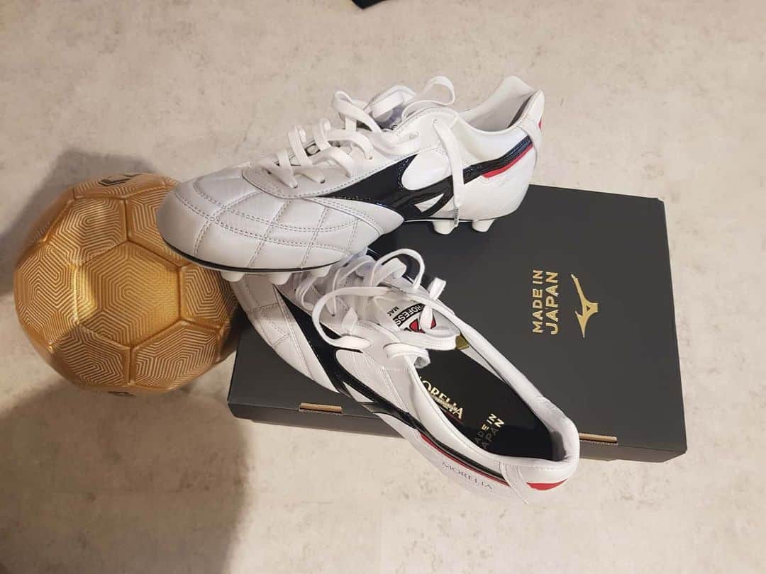 ハ・ソンミンさんのインスタグラム写真 - (ハ・ソンミンInstagram)「2020season  느낌 좋다 mizuno  모렐리아 올드버젼  잘부탁해💪💪 #경남fc #mizuno」2月12日 17時27分 - hasungmin8